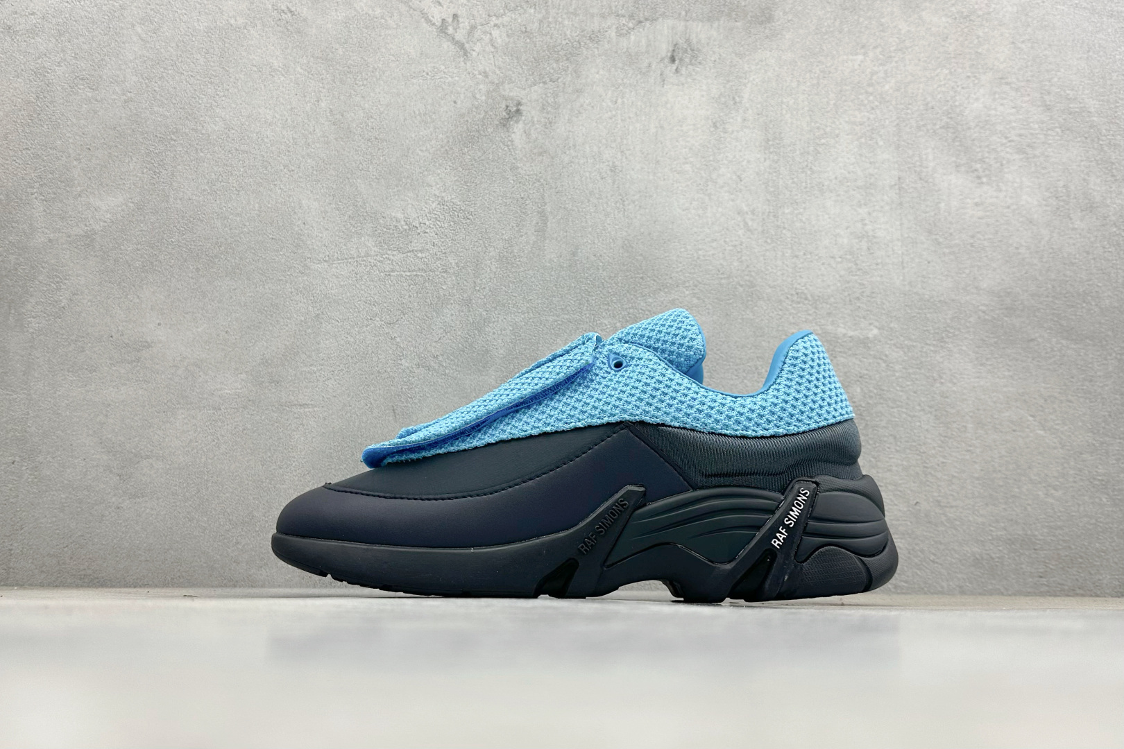 RAF SIMONS Antei 先锋潮流 复古低帮休闲鞋 HR740006S RAF SIMONS Antei 先锋潮流 复古低帮休闲鞋 HR740006S