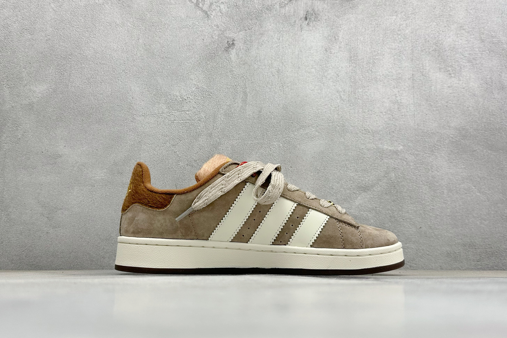 Adidas CAMPUS 00s 面包鞋复古休闲板鞋 KJ8724 Adidas CAMPUS 00s 面包鞋复古休闲板鞋 KJ8724