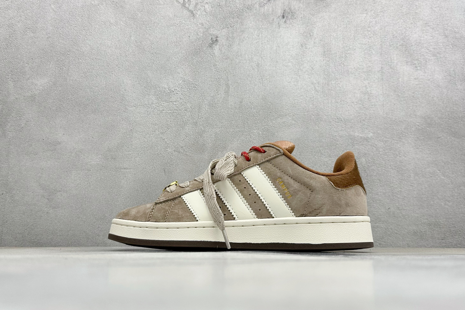 Adidas CAMPUS 00s 面包鞋复古休闲板鞋 KJ8724 Adidas CAMPUS 00s 面包鞋复古休闲板鞋 KJ8724