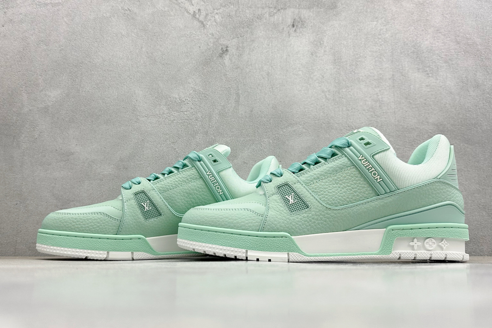 YS纯原LOUIS VUITTON Trainer 牛皮革 圆头系带 低帮板鞋 YS纯原LOUIS VUITTON Trainer 牛皮革 圆头系带 低帮板鞋