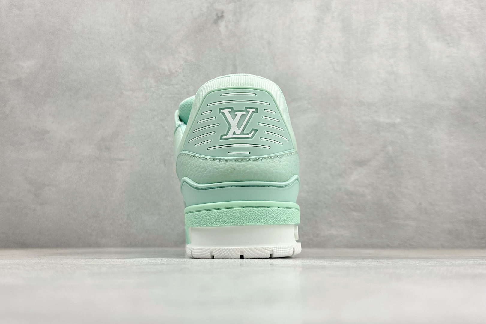 YS纯原LOUIS VUITTON Trainer 牛皮革 圆头系带 低帮板鞋 YS纯原LOUIS VUITTON Trainer 牛皮革 圆头系带 低帮板鞋