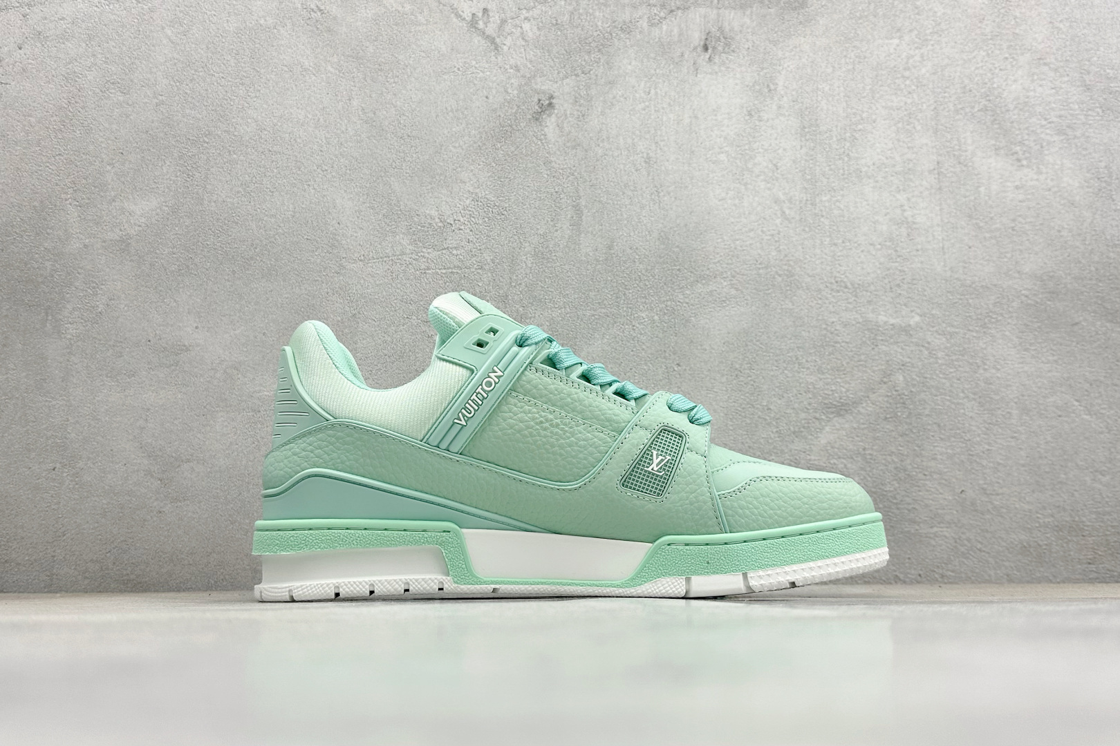 YS纯原LOUIS VUITTON Trainer 牛皮革 圆头系带 低帮板鞋