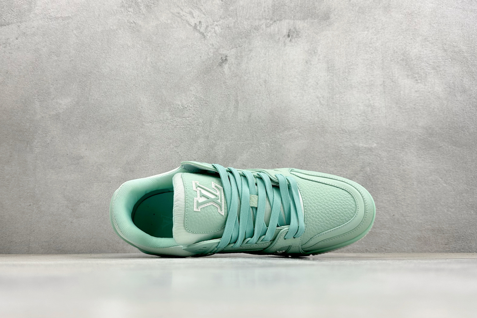 YS纯原LOUIS VUITTON Trainer 牛皮革 圆头系带 低帮板鞋