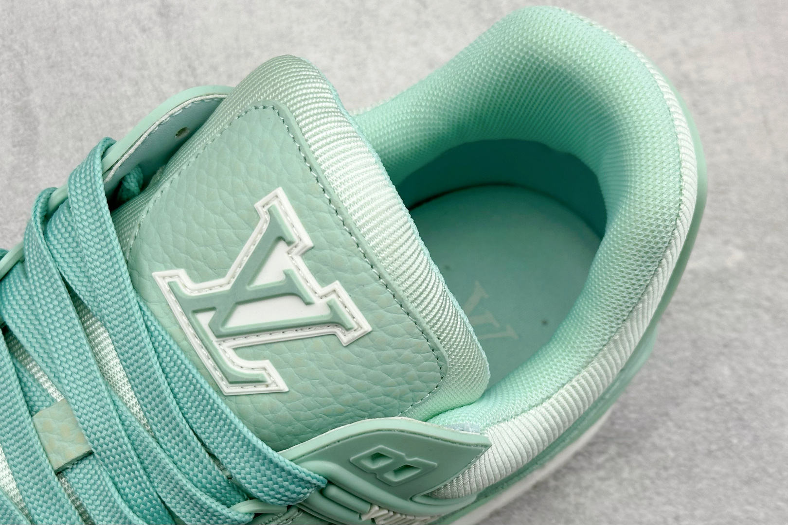 YS纯原LOUIS VUITTON Trainer 牛皮革 圆头系带 低帮板鞋