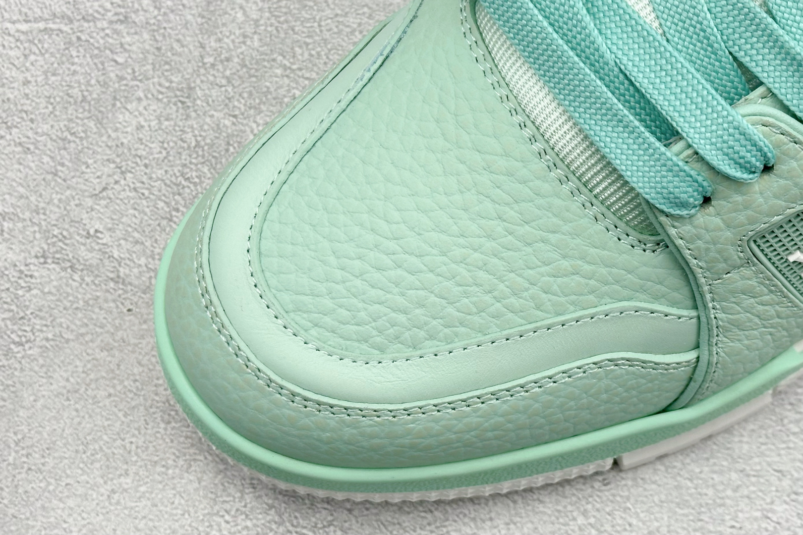 YS纯原LOUIS VUITTON Trainer 牛皮革 圆头系带 低帮板鞋