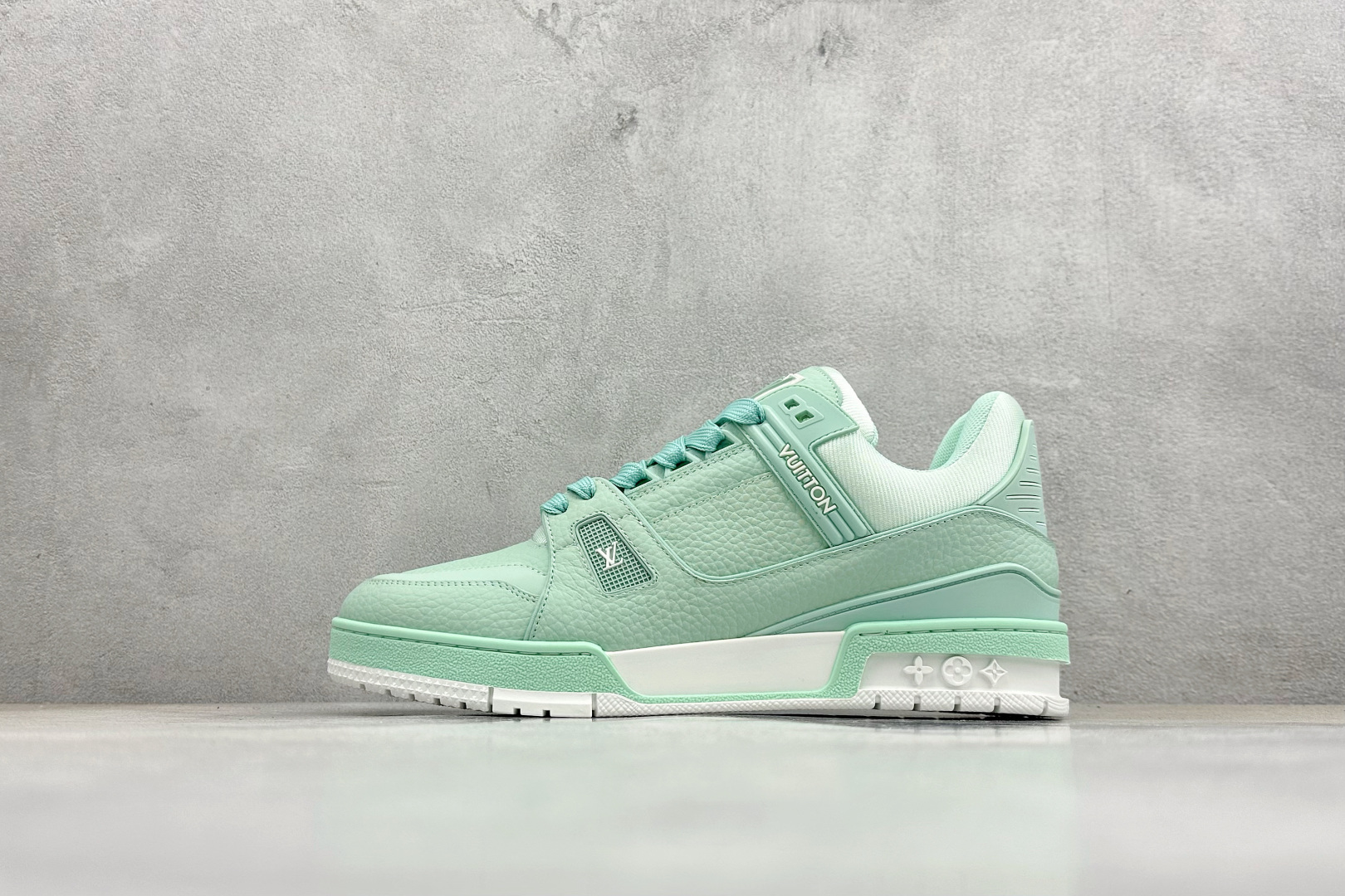 YS纯原LOUIS VUITTON Trainer 牛皮革 圆头系带 低帮板鞋