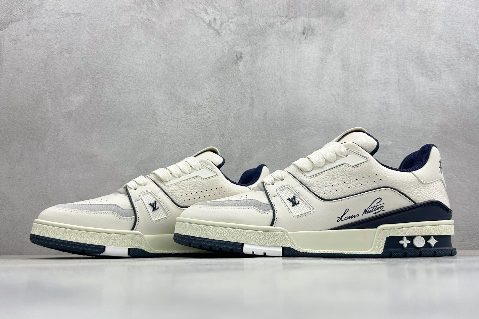 YS纯原LOUIS VUITTON Trainer 牛皮革 圆头系带 低帮板鞋 YS纯原LOUIS VUITTON Trainer 牛皮革 圆头系带 低帮板鞋