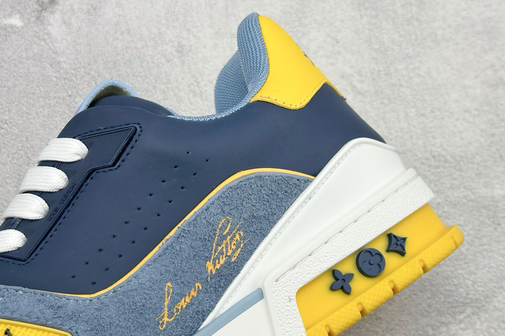 YS纯原LOUIS VUITTON Trainer 牛皮革 圆头系带 低帮板鞋 YS纯原LOUIS VUITTON Trainer 牛皮革 圆头系带 低帮板鞋