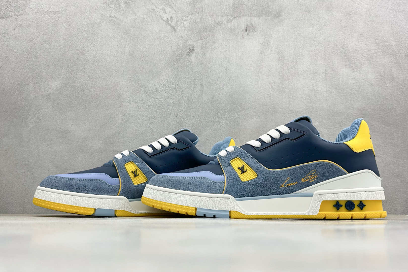 YS纯原LOUIS VUITTON Trainer 牛皮革 圆头系带 低帮板鞋 YS纯原LOUIS VUITTON Trainer 牛皮革 圆头系带 低帮板鞋