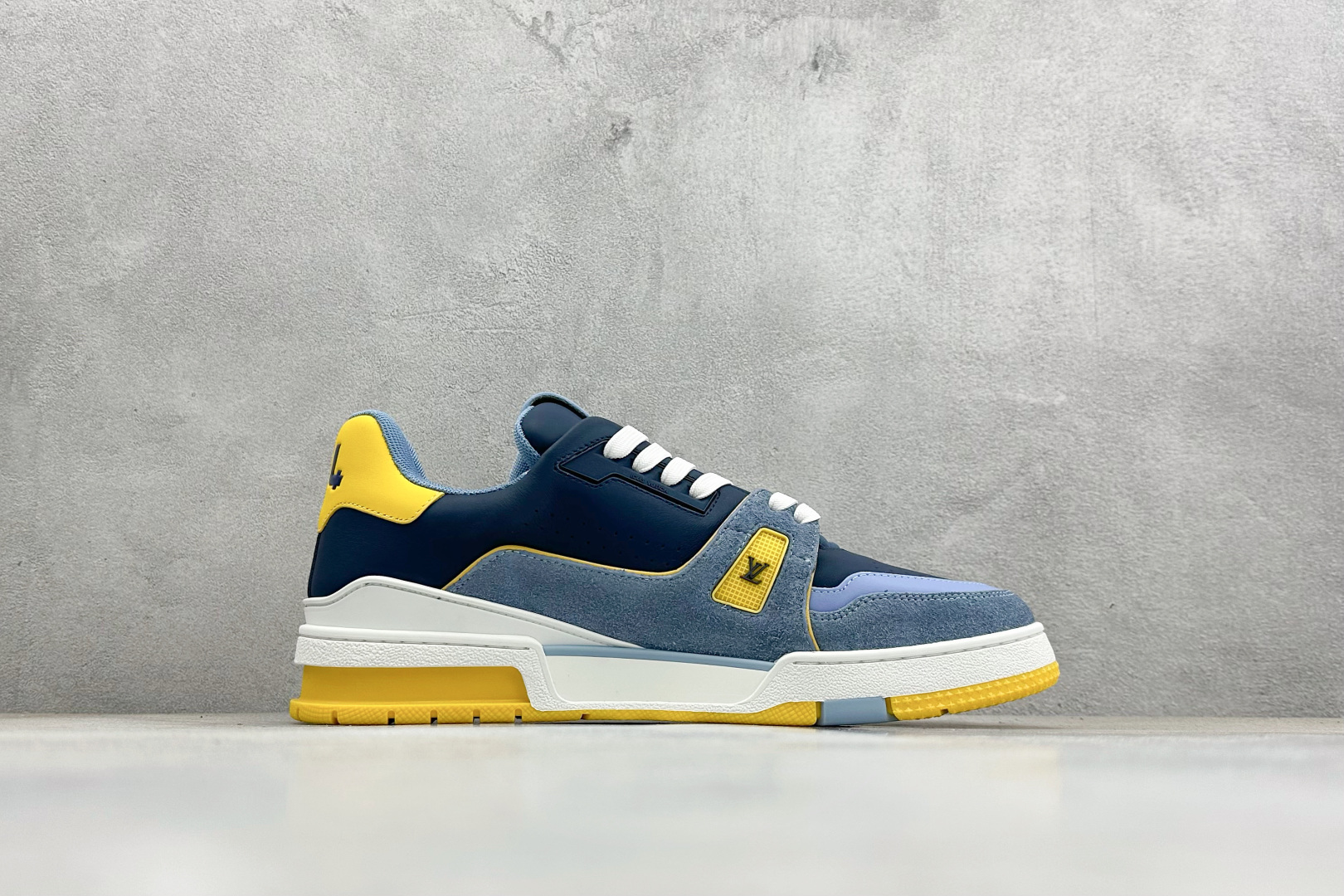 YS纯原LOUIS VUITTON Trainer 牛皮革 圆头系带 低帮板鞋 YS纯原LOUIS VUITTON Trainer 牛皮革 圆头系带 低帮板鞋