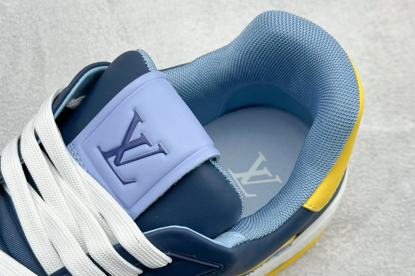 YS纯原LOUIS VUITTON Trainer 牛皮革 圆头系带 低帮板鞋 YS纯原LOUIS VUITTON Trainer 牛皮革 圆头系带 低帮板鞋