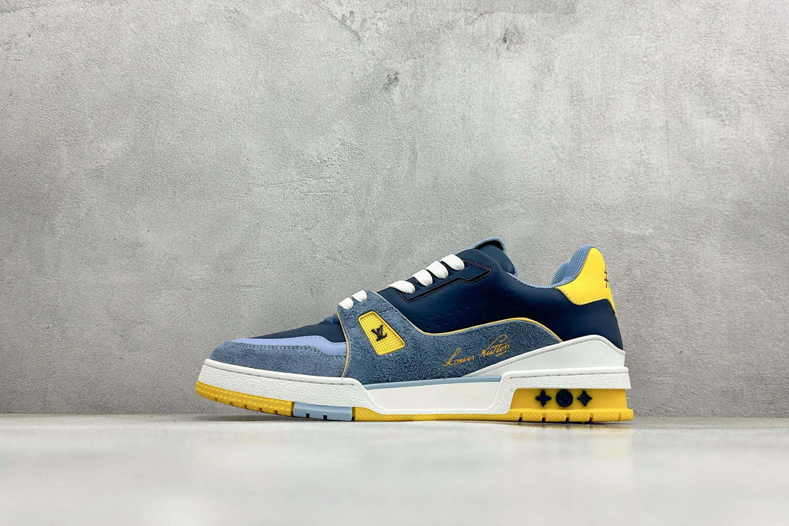 YS纯原LOUIS VUITTON Trainer 牛皮革 圆头系带 低帮板鞋 YS纯原LOUIS VUITTON Trainer 牛皮革 圆头系带 低帮板鞋