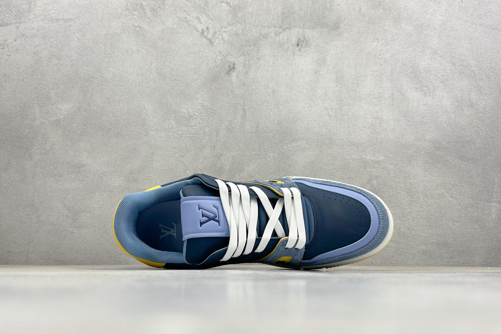 YS纯原LOUIS VUITTON Trainer 牛皮革 圆头系带 低帮板鞋 YS纯原LOUIS VUITTON Trainer 牛皮革 圆头系带 低帮板鞋