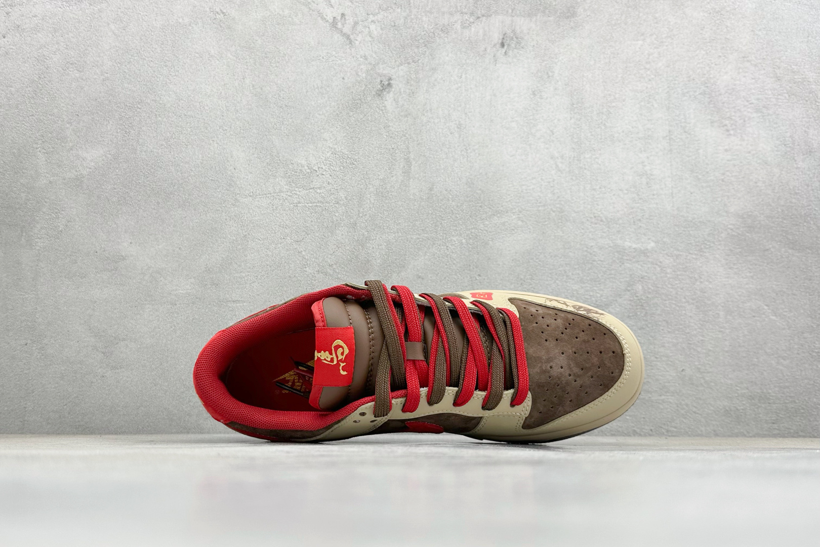 Nike SB Dunk Low 马年限定 棕红 周年高端定制 低帮休闲板鞋 YX5066-398 Nike SB Dunk Low 马年限定 棕红 周年高端定制 低帮休闲板鞋 YX5066-398