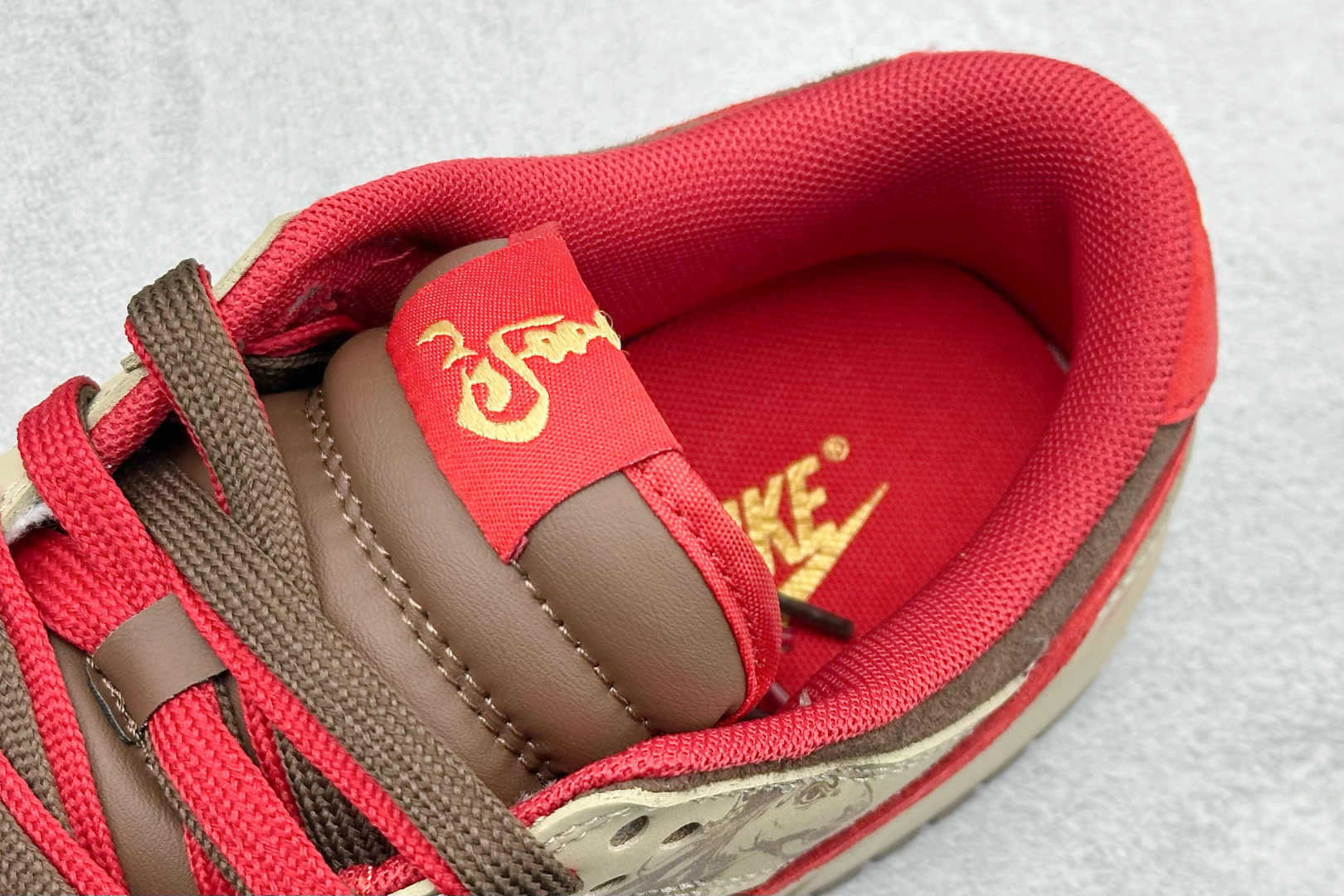 Nike SB Dunk Low 马年限定 棕红 周年高端定制 低帮休闲板鞋 YX5066-398 Nike SB Dunk Low 马年限定 棕红 周年高端定制 低帮休闲板鞋 YX5066-398