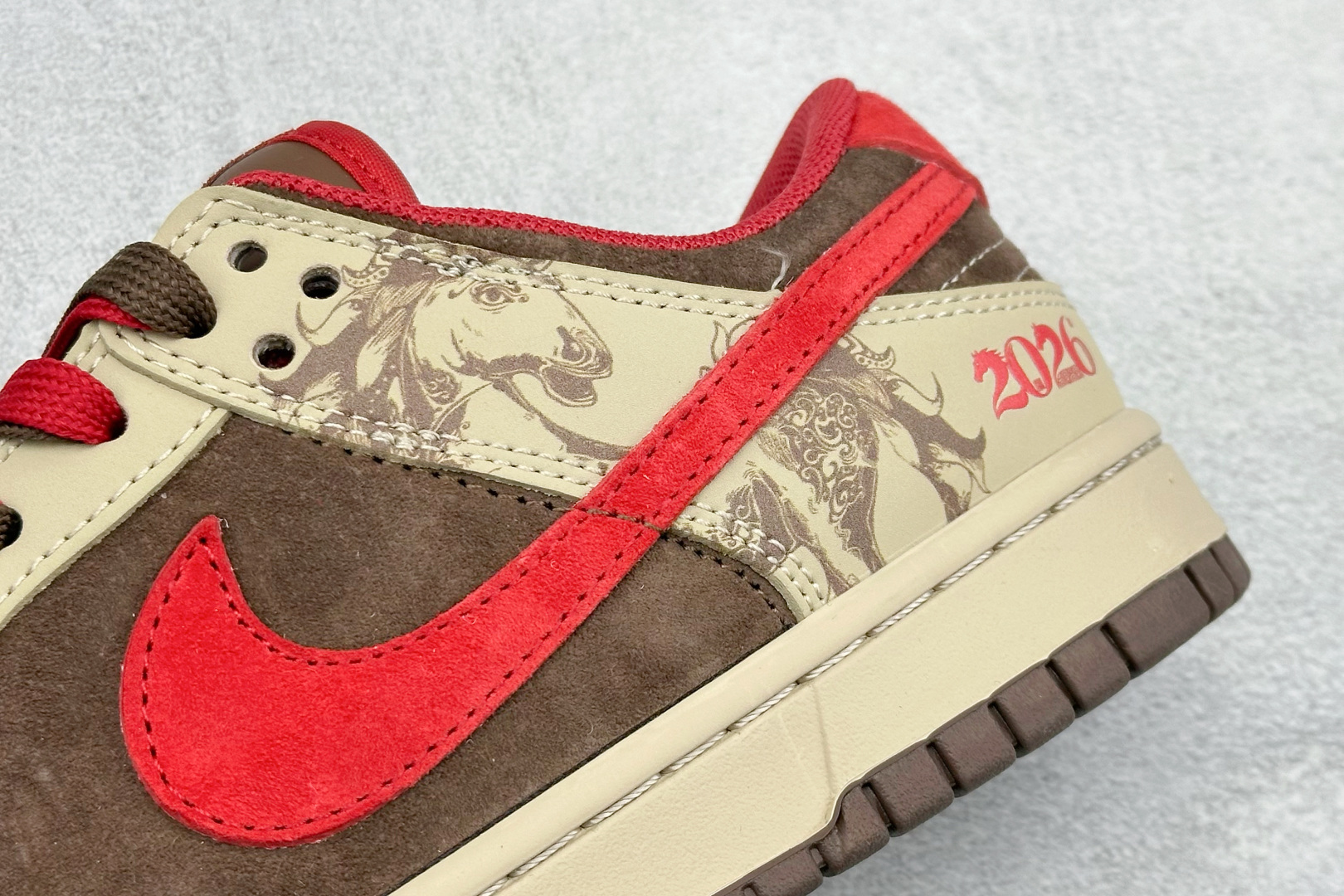 Nike SB Dunk Low 马年限定 棕红 周年高端定制 低帮休闲板鞋 YX5066-398 Nike SB Dunk Low 马年限定 棕红 周年高端定制 低帮休闲板鞋 YX5066-398