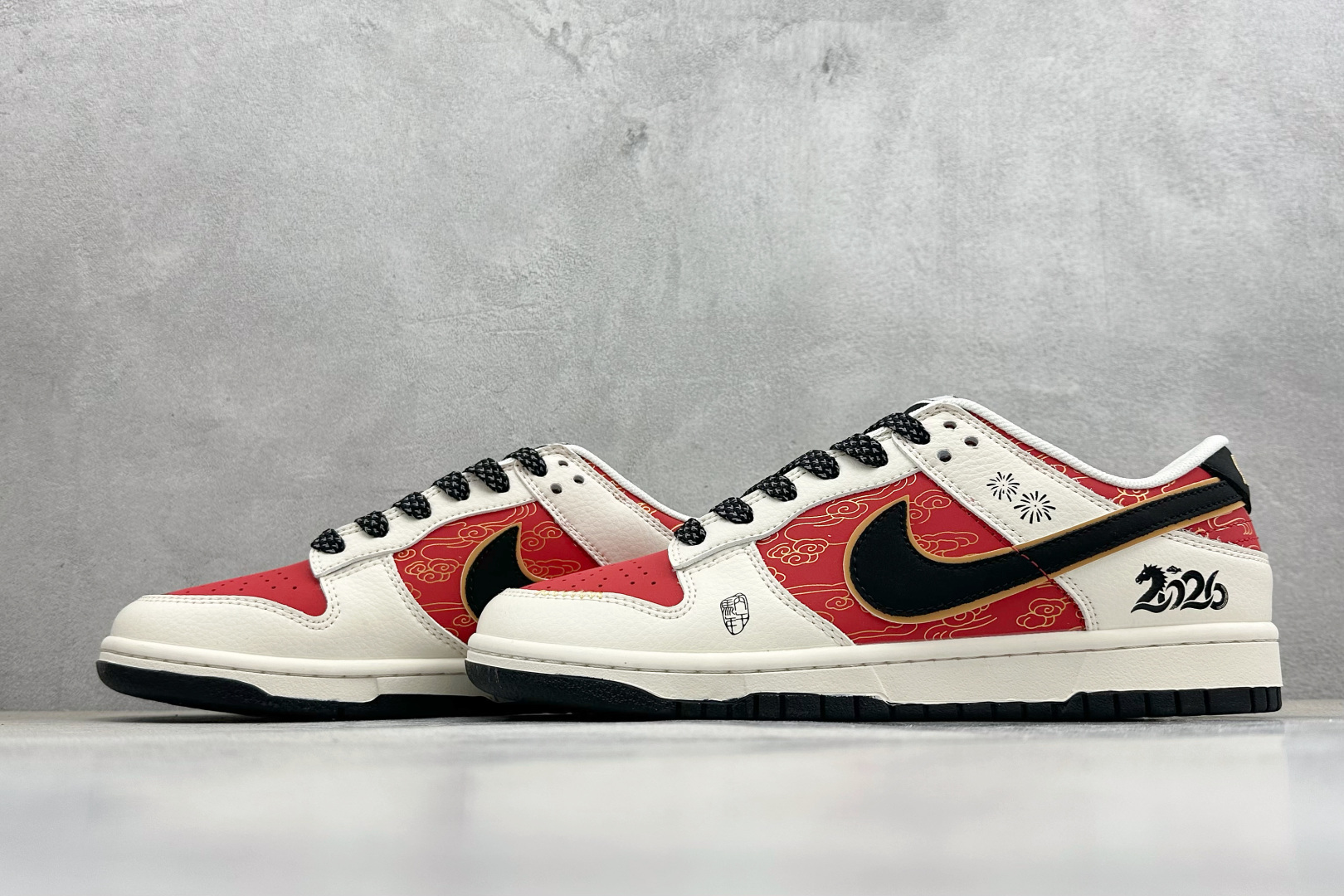 2026马年限定!Nike Dunk Low 爆款高端定制 米白基底+中国红主色+黑金点缀 QW5288-115 2026马年限定!Nike Dunk Low 爆款高端定制 米白基底+中国红主色+黑金点缀 QW5288-115
