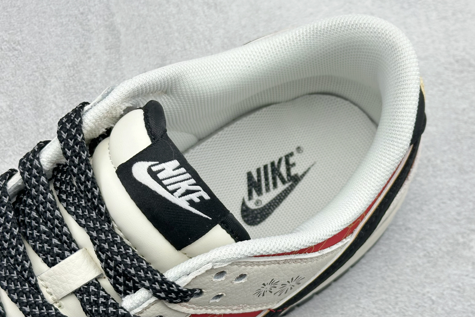 2026马年限定!Nike Dunk Low 爆款高端定制 米白基底+中国红主色+黑金点缀 QW5288-115 2026马年限定!Nike Dunk Low 爆款高端定制 米白基底+中国红主色+黑金点缀 QW5288-115