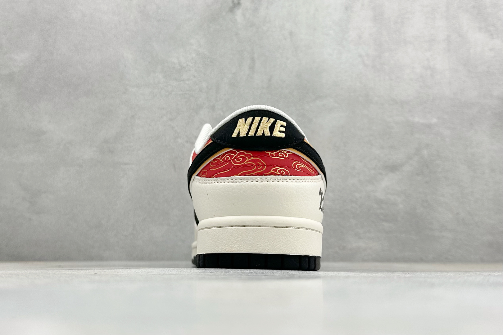 2026马年限定!Nike Dunk Low 爆款高端定制 米白基底+中国红主色+黑金点缀 QW5288-115 2026马年限定!Nike Dunk Low 爆款高端定制 米白基底+中国红主色+黑金点缀 QW5288-115