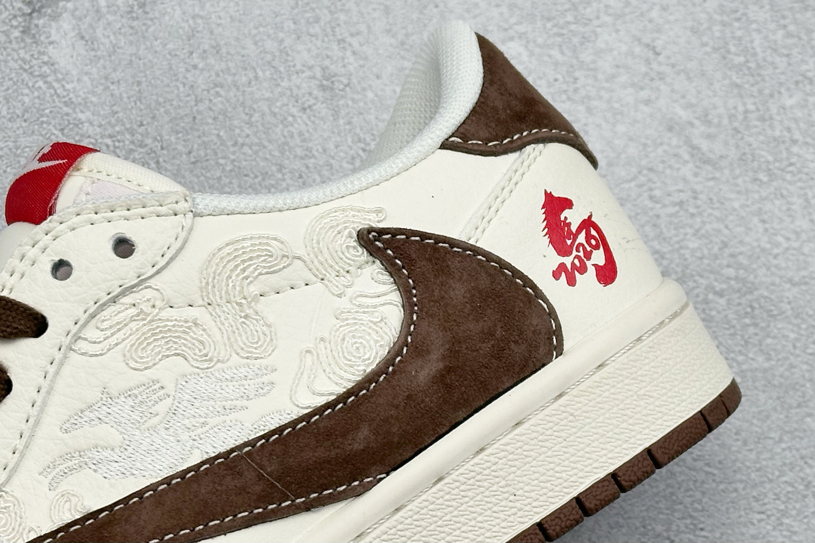 Air Jordan 1 Low AJ1 乔1 马年限定 高端定制 倒钩低帮复古篮球鞋 JY6988-141 Air Jordan 1 Low AJ1 乔1 马年限定 高端定制 倒钩低帮复古篮球鞋 JY6988-141