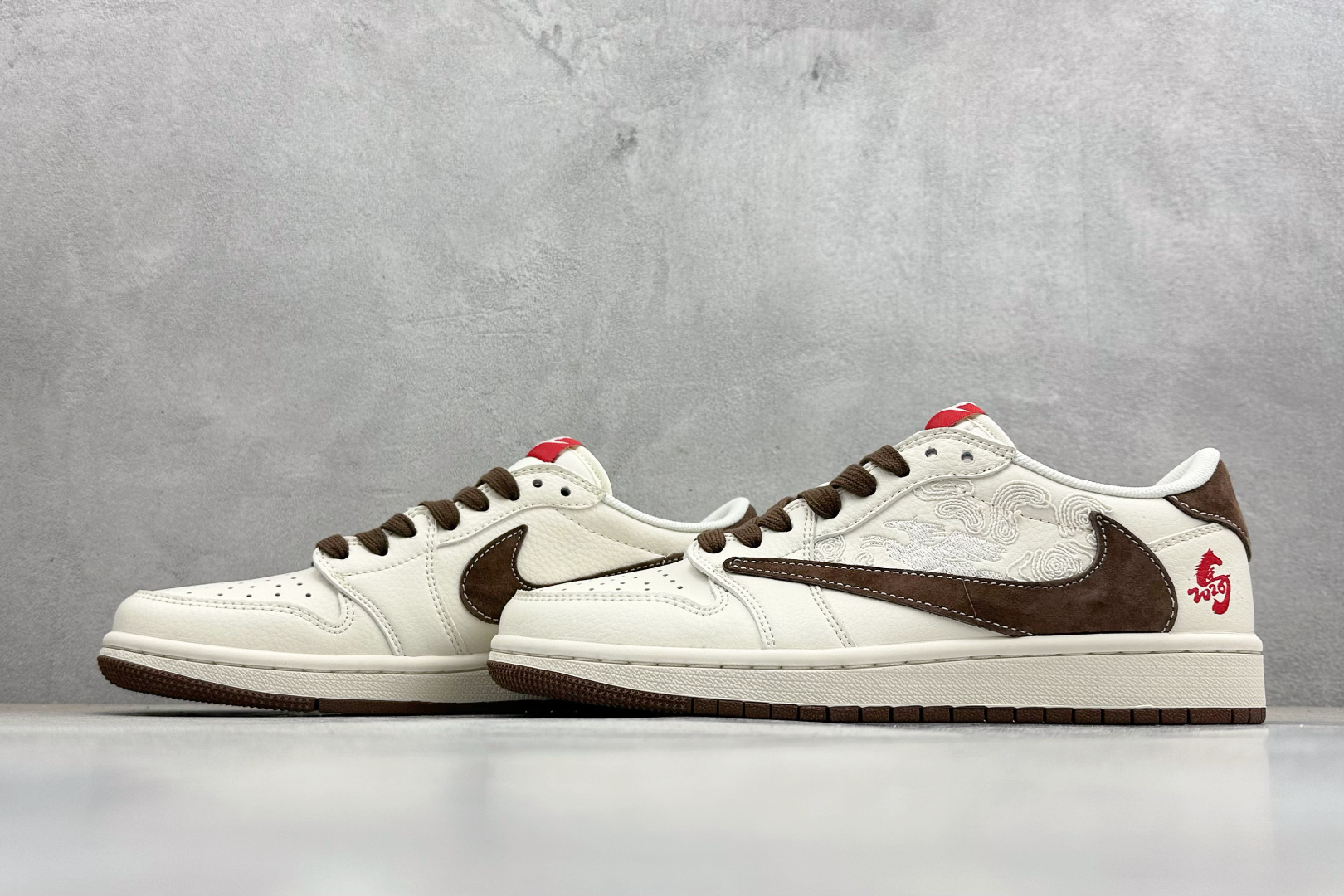 Air Jordan 1 Low AJ1 乔1 马年限定 高端定制 倒钩低帮复古篮球鞋 JY6988-141 Air Jordan 1 Low AJ1 乔1 马年限定 高端定制 倒钩低帮复古篮球鞋 JY6988-141