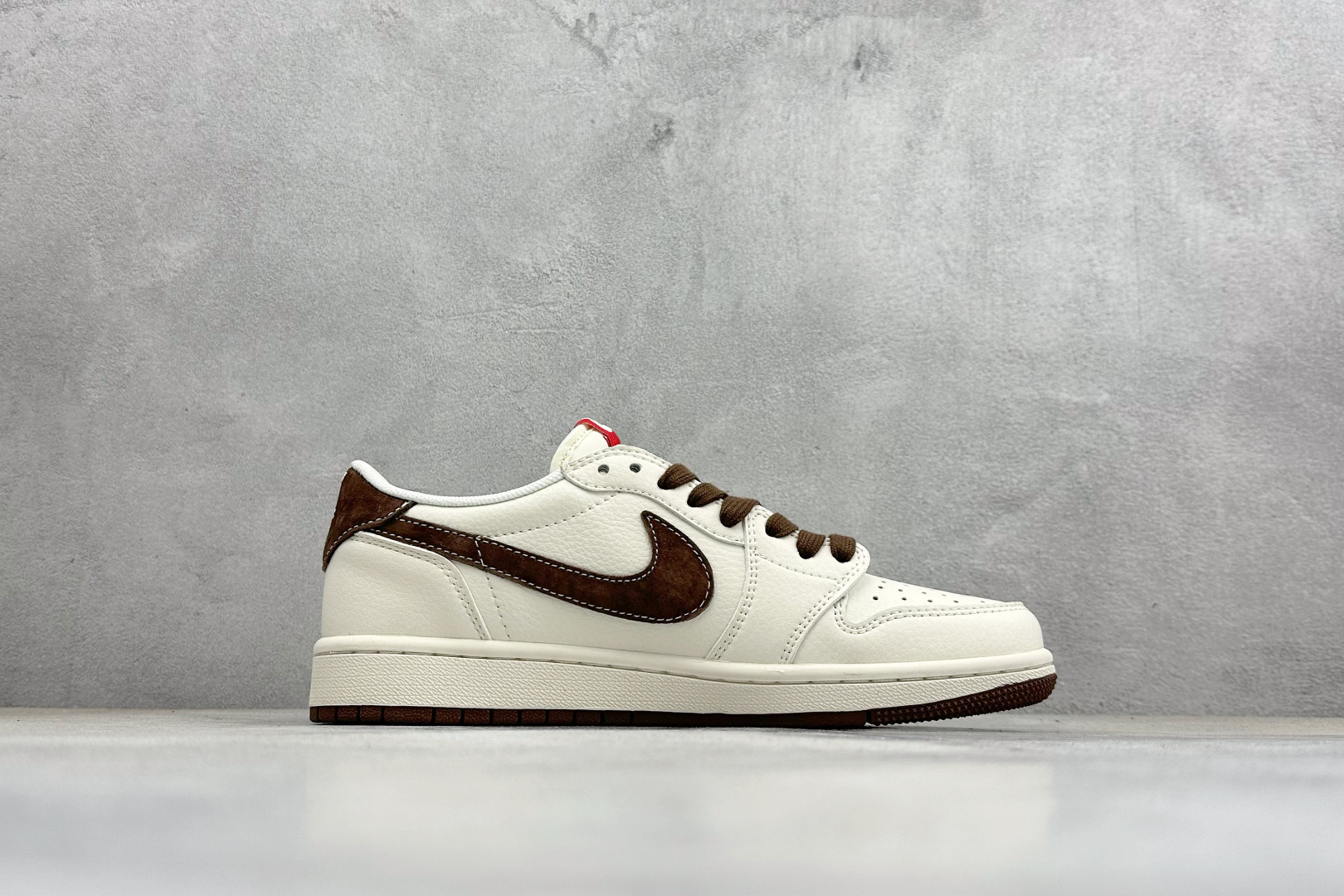 Air Jordan 1 Low AJ1 乔1 马年限定 高端定制 倒钩低帮复古篮球鞋 JY6988-141 Air Jordan 1 Low AJ1 乔1 马年限定 高端定制 倒钩低帮复古篮球鞋 JY6988-141