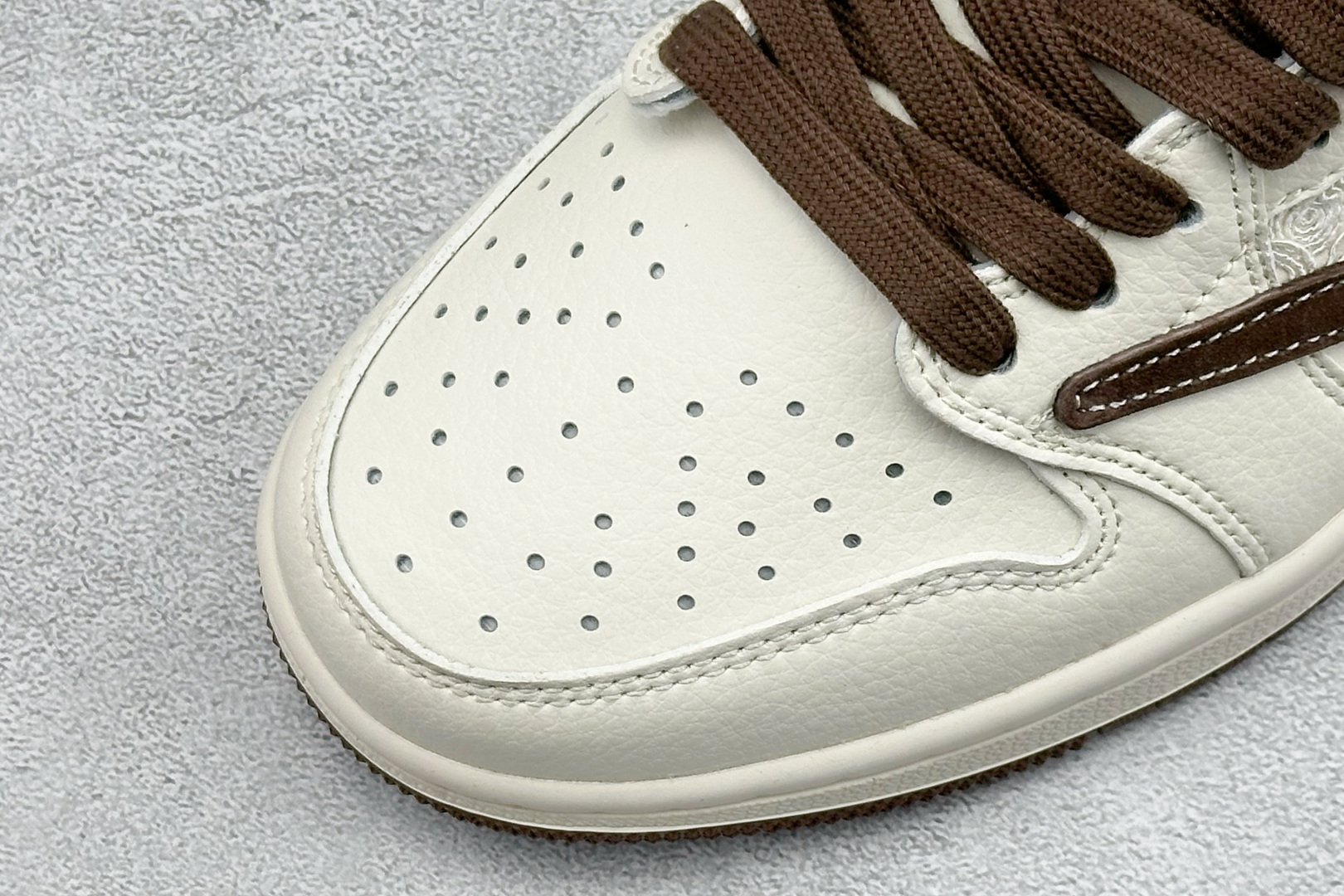 Air Jordan 1 Low AJ1 乔1 马年限定 高端定制 倒钩低帮复古篮球鞋 JY6988-141 Air Jordan 1 Low AJ1 乔1 马年限定 高端定制 倒钩低帮复古篮球鞋 JY6988-141
