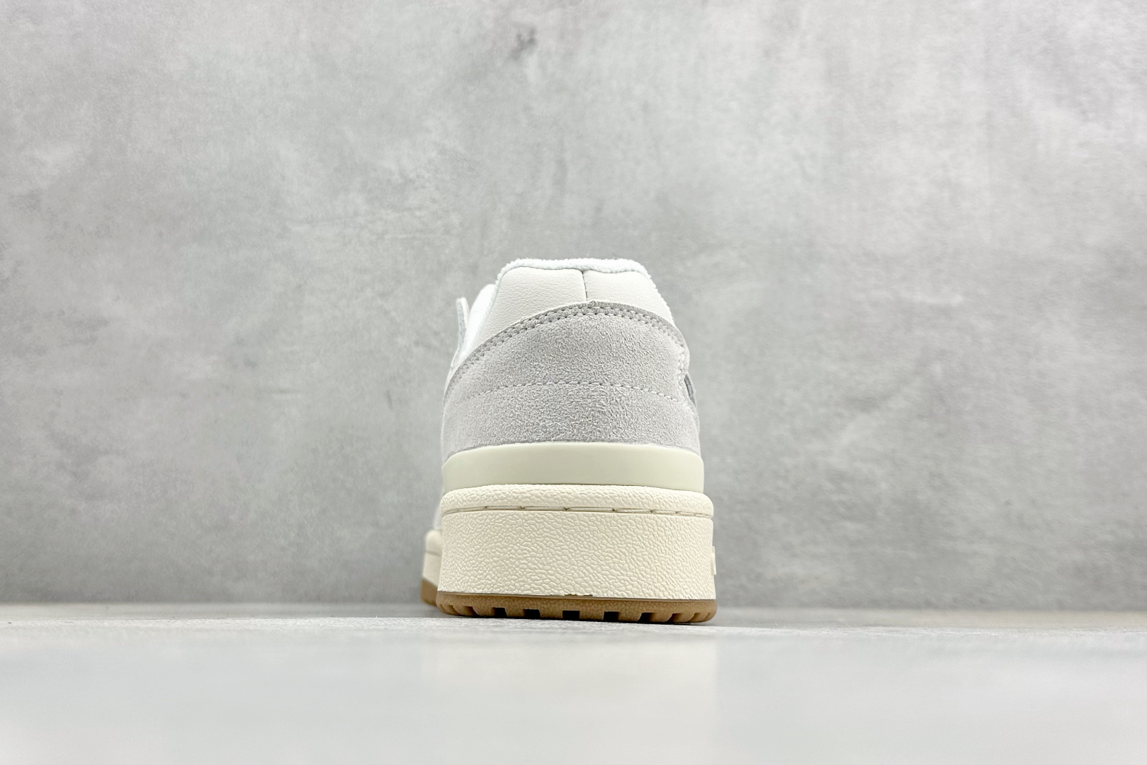 160 HX版AD Forum 84 Low 低帮百搭潮流休闲运动板鞋 ID6858-Chinese UA Cheap High Quatity Brand Clothes Bags handbags Sneakers wholesale wholesaler seller from China Factory suppliers Fashion Clothing Shoes best Quality Beautiful Price 160 HX版AD Forum 84 Low 低帮百搭潮流休闲运动板鞋 ID6858