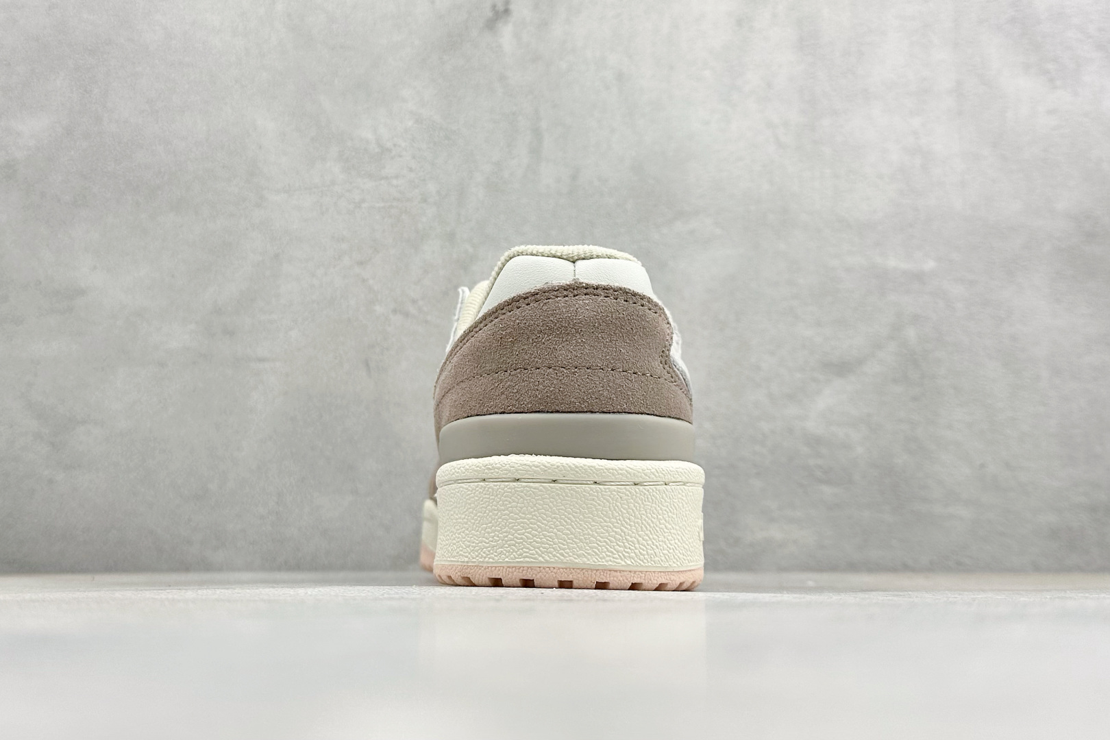 160 HX版AD Forum 84 Low 低帮百搭潮流休闲运动板鞋 ID6265-Chinese UA Cheap High Quatity Brand Clothes Bags handbags Sneakers wholesale wholesaler seller from China Factory suppliers Fashion Clothing Shoes best Quality Beautiful Price 160 HX版AD Forum 84 Low 低帮百搭潮流休闲运动板鞋 ID6265