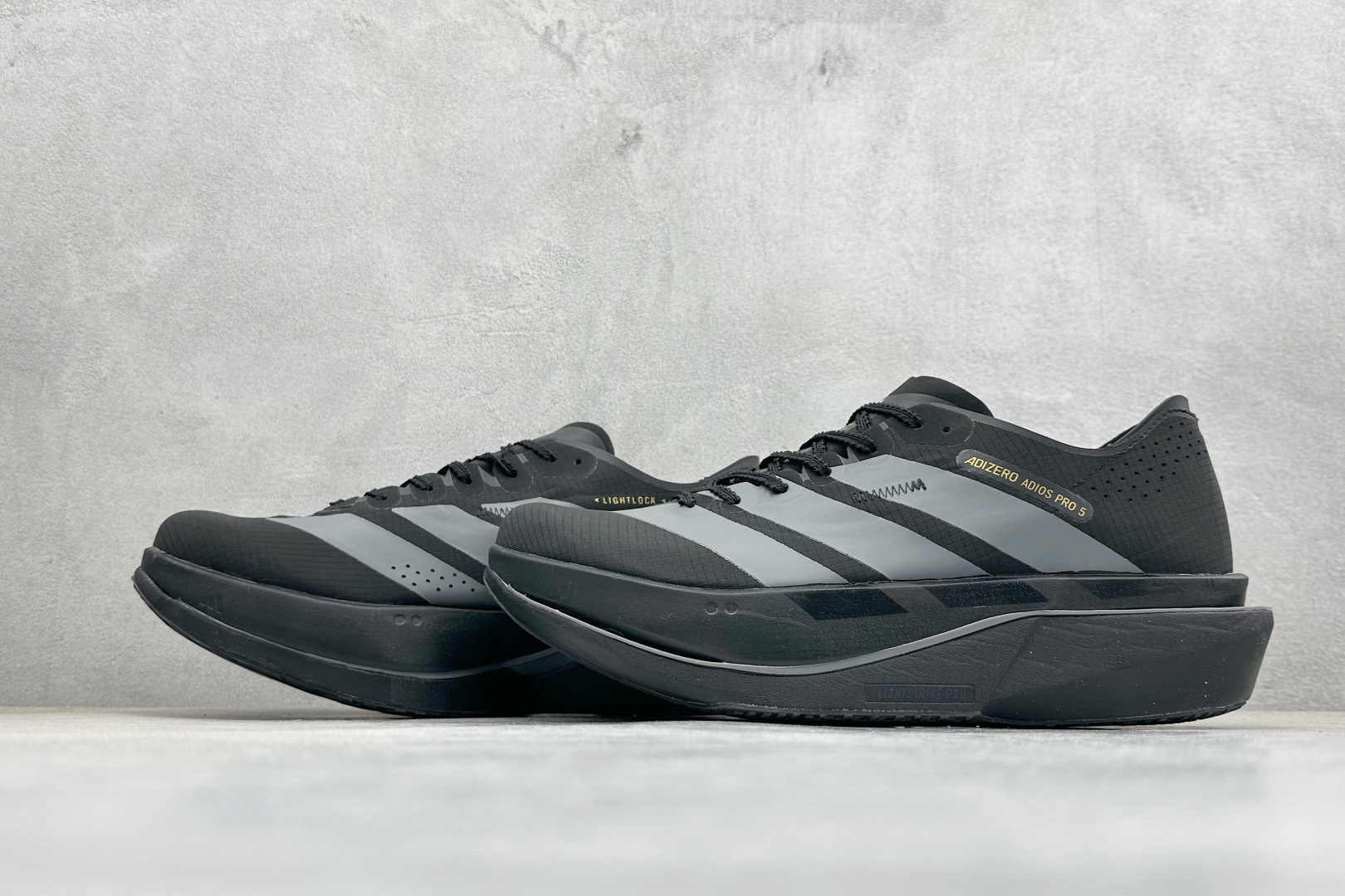 200 TY版Adidas ADIZERO ADIOS 5 M 马拉松竞速专业跑鞋 CELERMESH针织网面非常轻薄 K18387