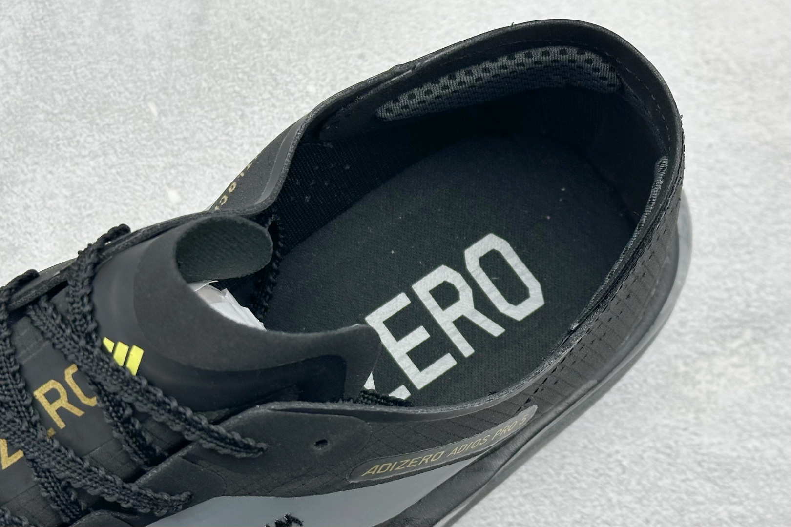 200 TY版Adidas ADIZERO ADIOS 5 M 马拉松竞速专业跑鞋 CELERMESH针织网面非常轻薄 K18387