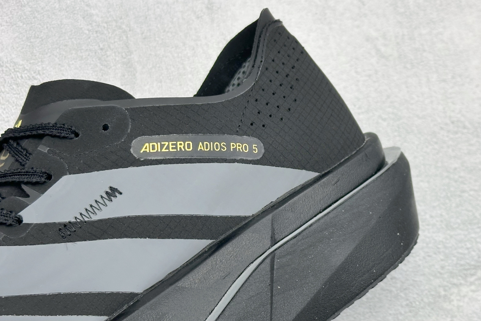 200 TY版Adidas ADIZERO ADIOS 5 M 马拉松竞速专业跑鞋 CELERMESH针织网面非常轻薄 K18387