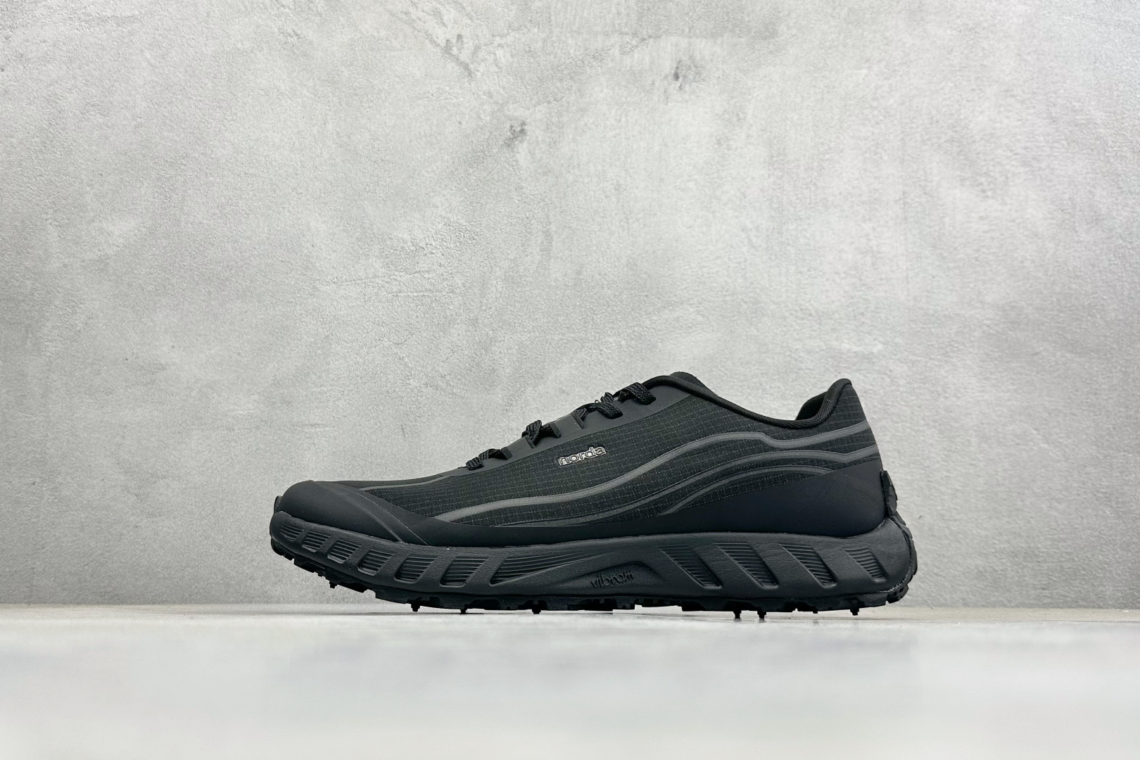 240 Norda 诺达 002 Sneaker 越野跑步鞋 加拿大高端品牌 TFO002MSTHBLK-Chinese UA Cheap High Quatity Brand Clothes Bags handbags Sneakers wholesale wholesaler seller from China Factory suppliers Fashion Clothing Shoes best Quality Beautiful Price 240 Norda 诺达 002 Sneaker 越野跑步鞋 加拿大高端品牌 TFO002MSTHBLK