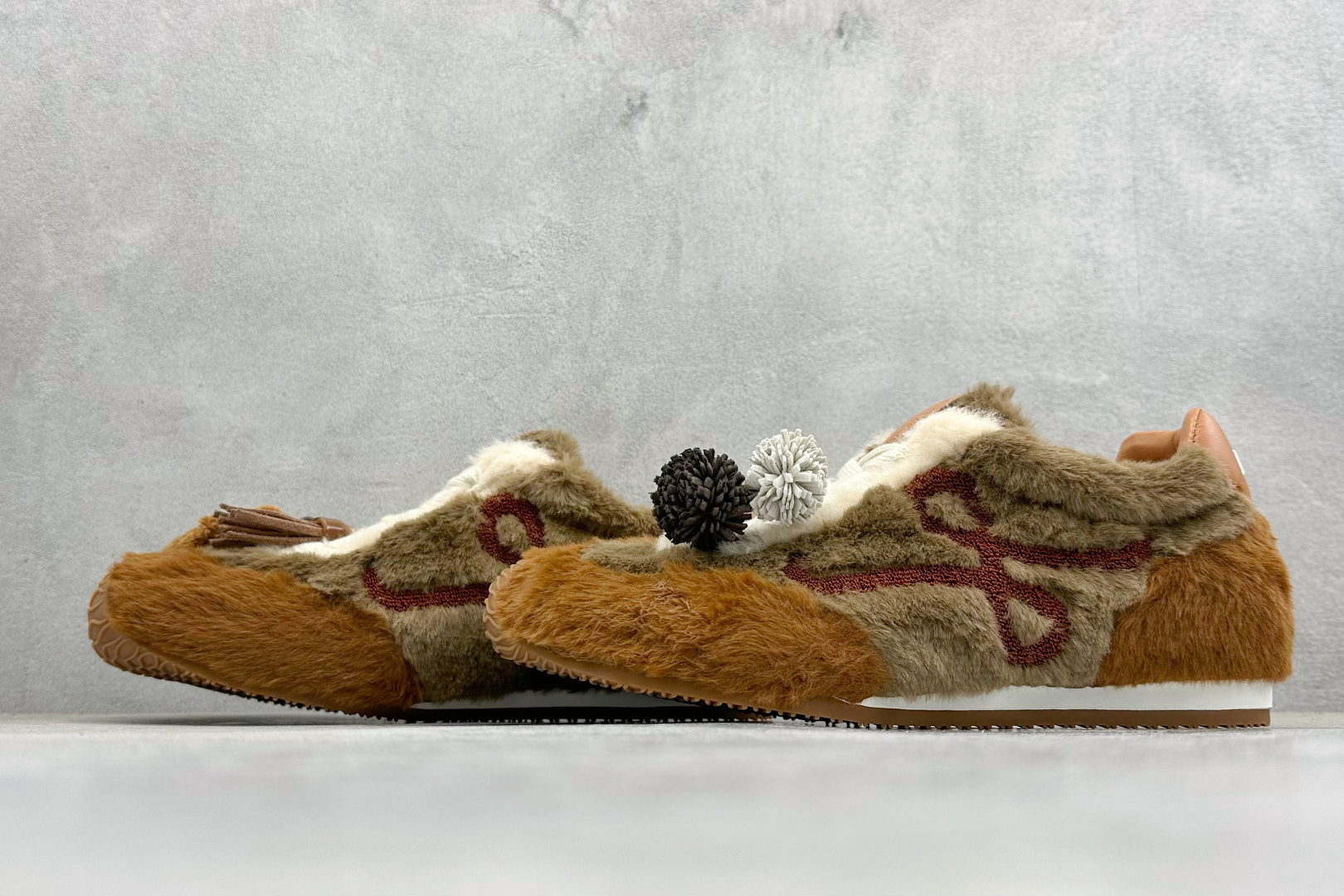 罗意威Loewe Ballet Runner 2.0 Sneakers 芭蕾舞马毛系列阿甘复古风德训薄底百搭休闲运动鞋 罗意威Loewe Ballet Runner 2.0 Sneakers 芭蕾舞马毛系列阿甘复古风德训薄底百搭休闲运动鞋