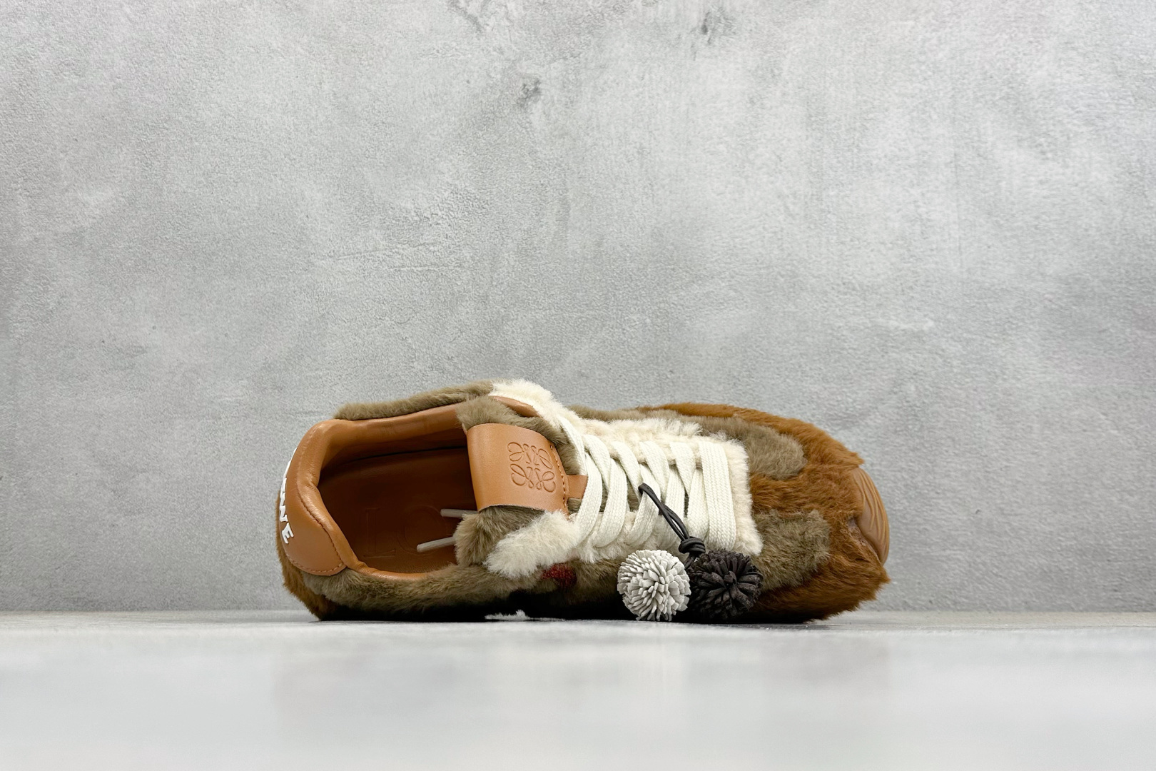 罗意威Loewe Ballet Runner 2.0 Sneakers 芭蕾舞马毛系列阿甘复古风德训薄底百搭休闲运动鞋 罗意威Loewe Ballet Runner 2.0 Sneakers 芭蕾舞马毛系列阿甘复古风德训薄底百搭休闲运动鞋