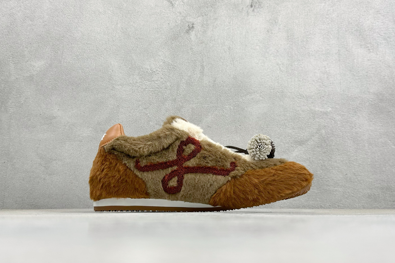 罗意威Loewe Ballet Runner 2.0 Sneakers 芭蕾舞马毛系列阿甘复古风德训薄底百搭休闲运动鞋 罗意威Loewe Ballet Runner 2.0 Sneakers 芭蕾舞马毛系列阿甘复古风德训薄底百搭休闲运动鞋