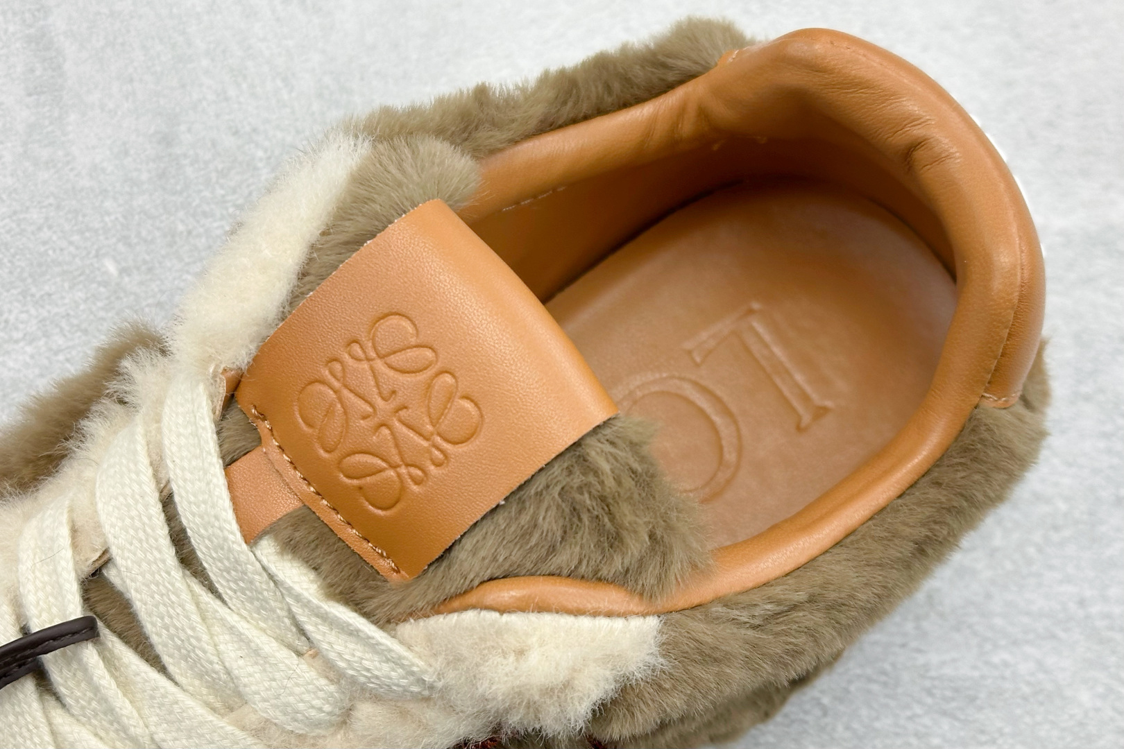 罗意威Loewe Ballet Runner 2.0 Sneakers 芭蕾舞马毛系列阿甘复古风德训薄底百搭休闲运动鞋 罗意威Loewe Ballet Runner 2.0 Sneakers 芭蕾舞马毛系列阿甘复古风德训薄底百搭休闲运动鞋