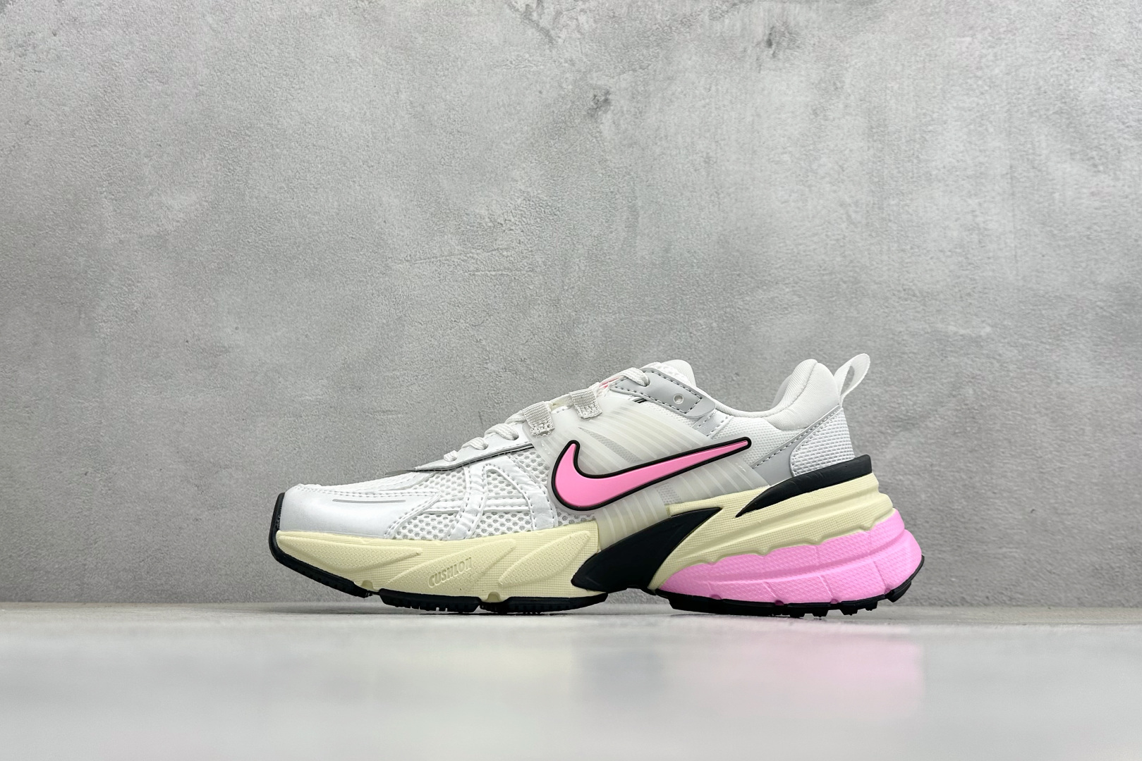 180 Nike V2K Run 减震防滑复古低帮跑步鞋 FD0736-114