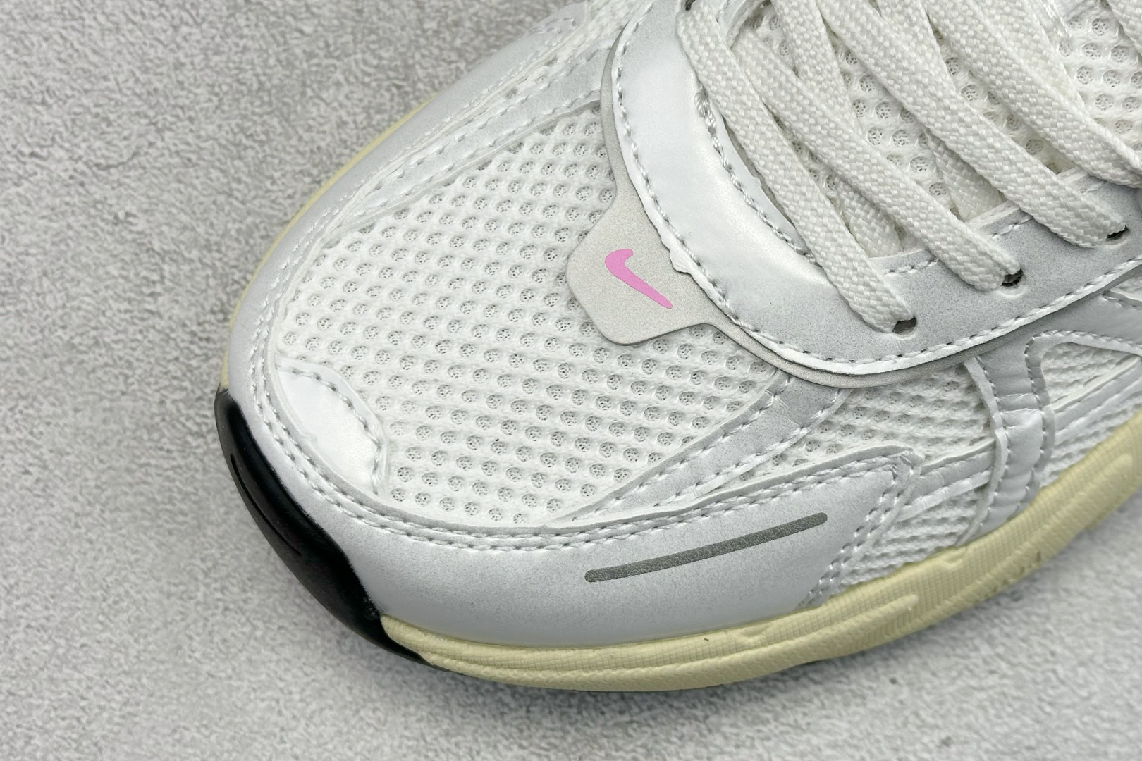 180 Nike V2K Run 减震防滑复古低帮跑步鞋 FD0736-114