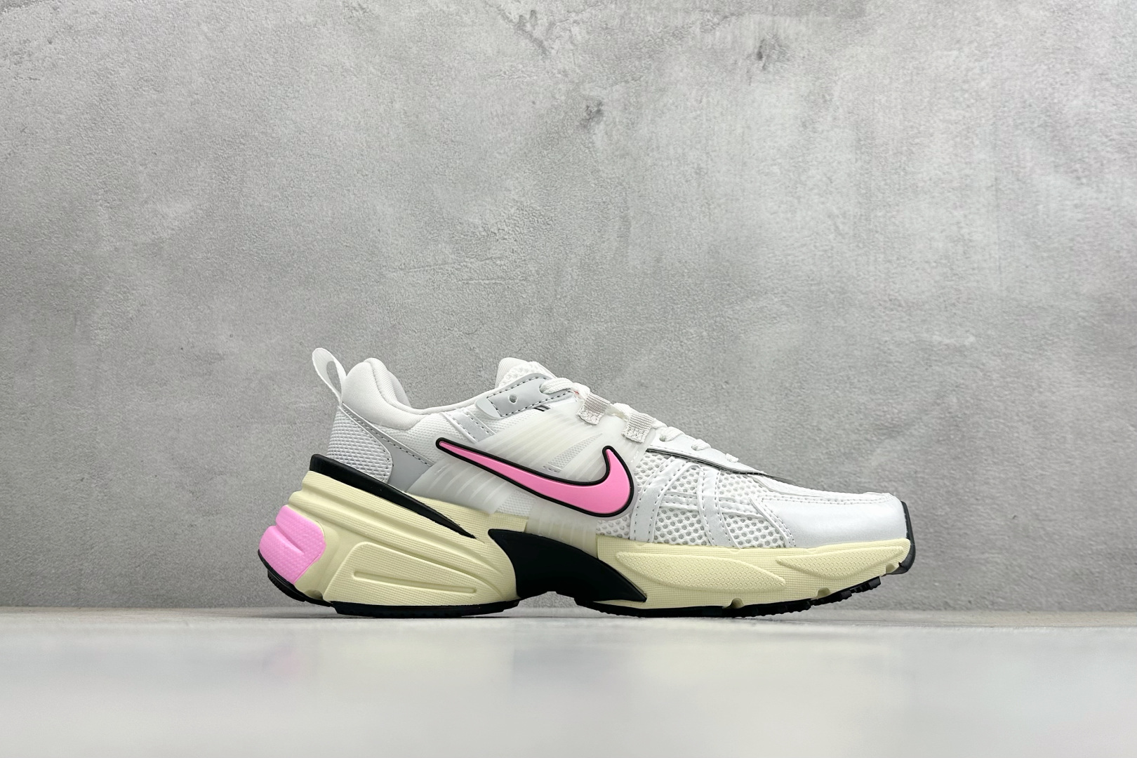 180 Nike V2K Run 减震防滑复古低帮跑步鞋 FD0736-114