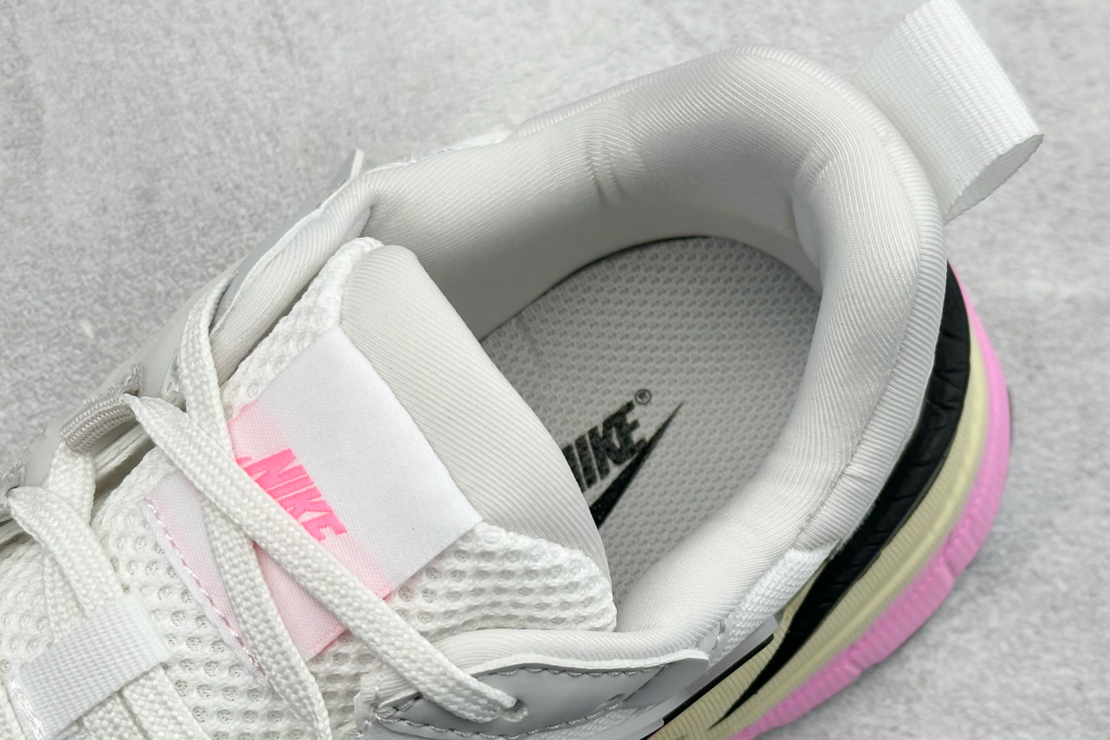 180 Nike V2K Run 减震防滑复古低帮跑步鞋 FD0736-114