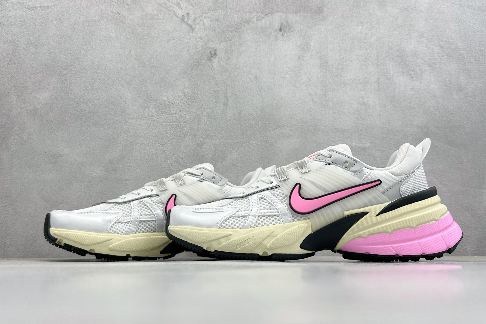 180 Nike V2K Run 减震防滑复古低帮跑步鞋 FD0736-114