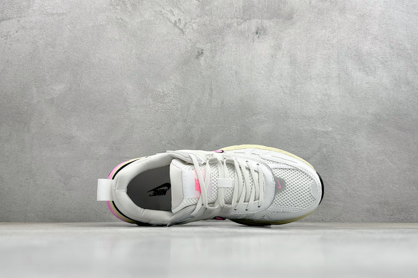 180 Nike V2K Run 减震防滑复古低帮跑步鞋 FD0736-114