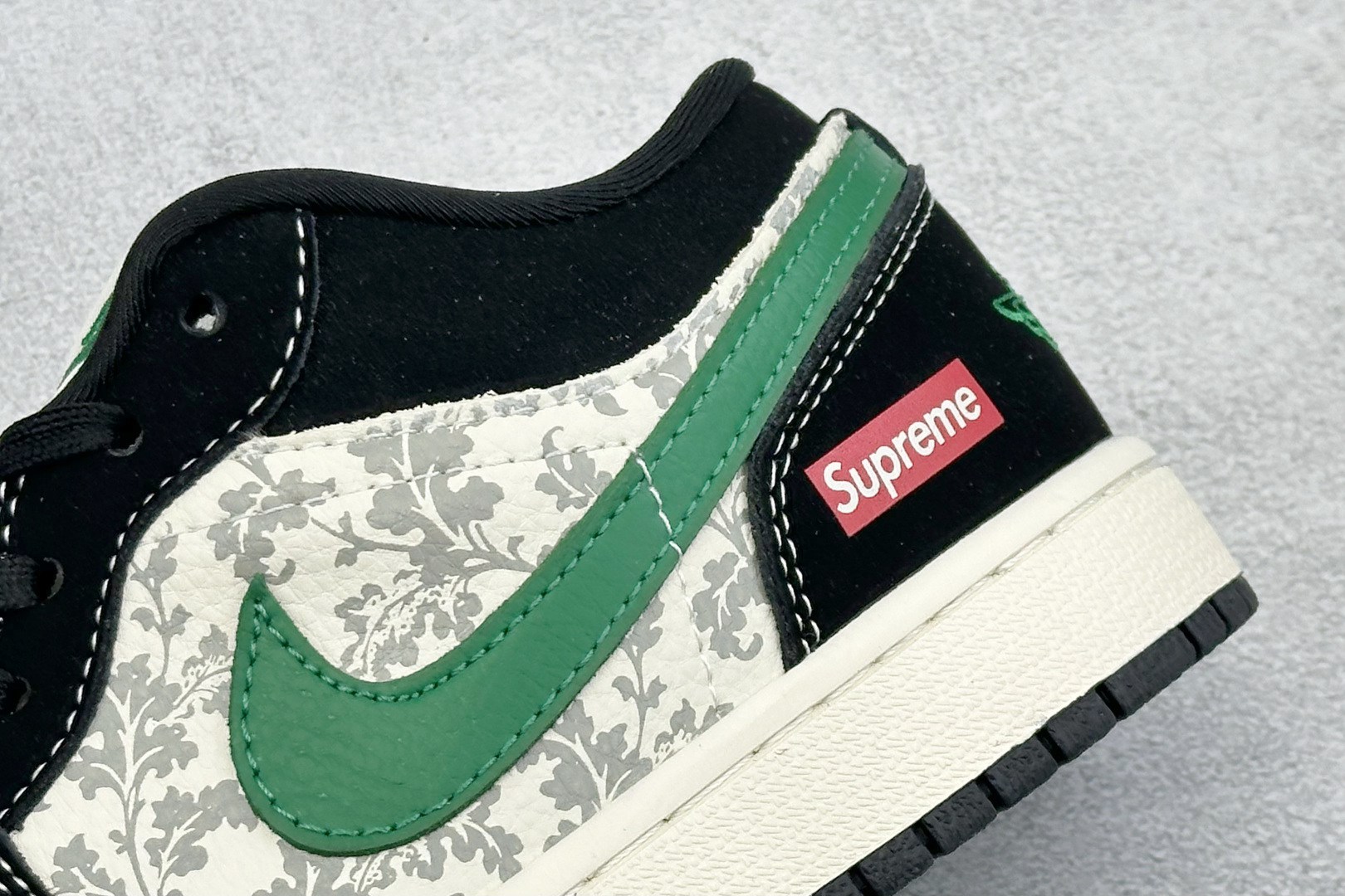 Air Jordan 1 Low AJ1 乔1 SUP联名 高端定制 低帮复古篮球鞋 QJ1988-010 Air Jordan 1 Low AJ1 乔1 SUP联名 高端定制 低帮复古篮球鞋 QJ1988-010