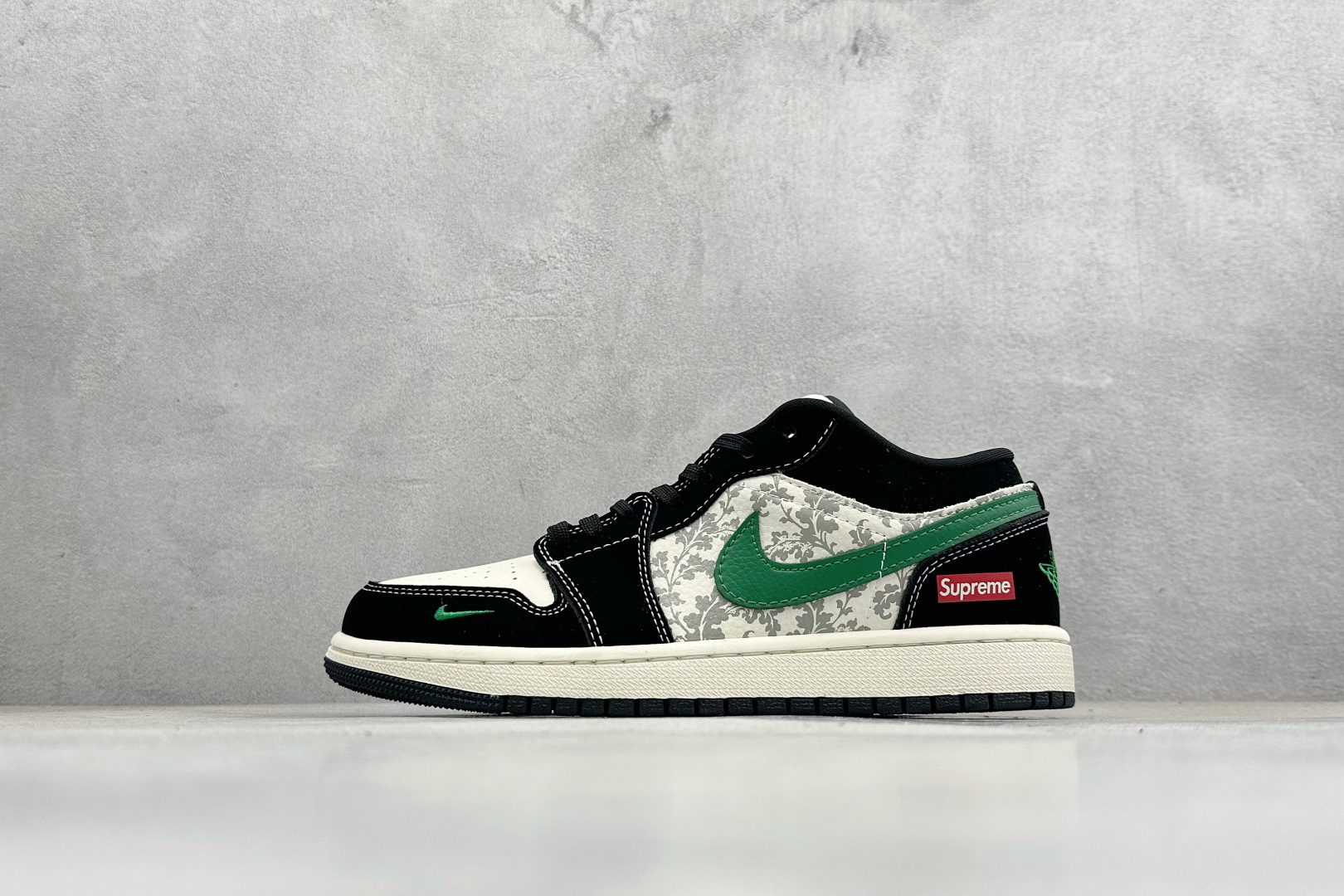 Air Jordan 1 Low AJ1 乔1 SUP联名 高端定制 低帮复古篮球鞋 QJ1988-010 Air Jordan 1 Low AJ1 乔1 SUP联名 高端定制 低帮复古篮球鞋 QJ1988-010