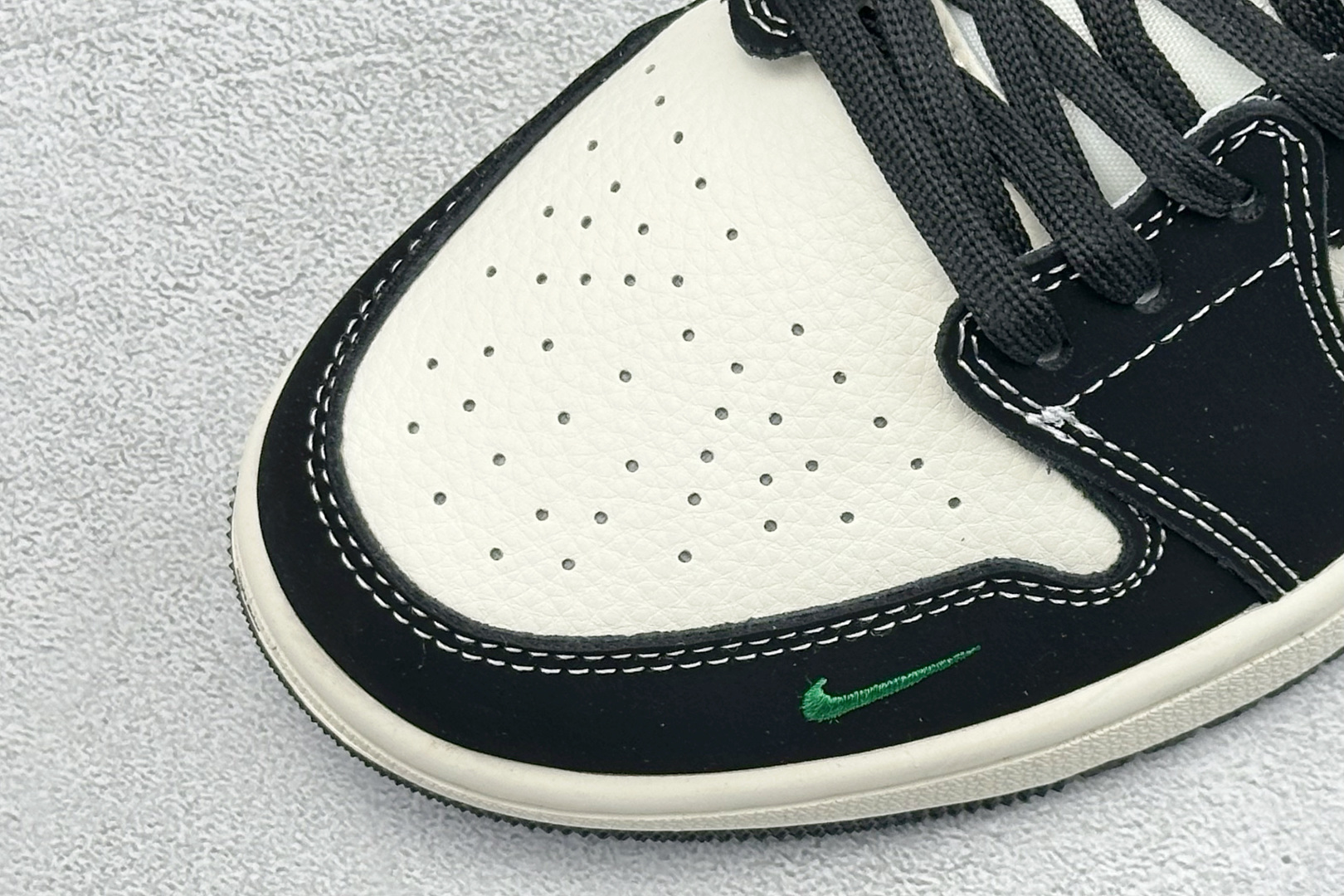 Air Jordan 1 Low AJ1 乔1 SUP联名 高端定制 低帮复古篮球鞋 QJ1988-010 Air Jordan 1 Low AJ1 乔1 SUP联名 高端定制 低帮复古篮球鞋 QJ1988-010