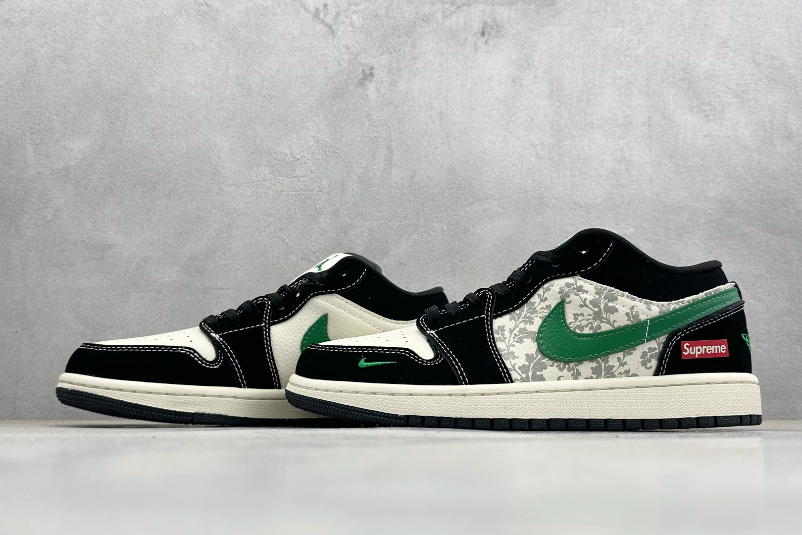 Air Jordan 1 Low AJ1 乔1 SUP联名 高端定制 低帮复古篮球鞋 QJ1988-010 Air Jordan 1 Low AJ1 乔1 SUP联名 高端定制 低帮复古篮球鞋 QJ1988-010