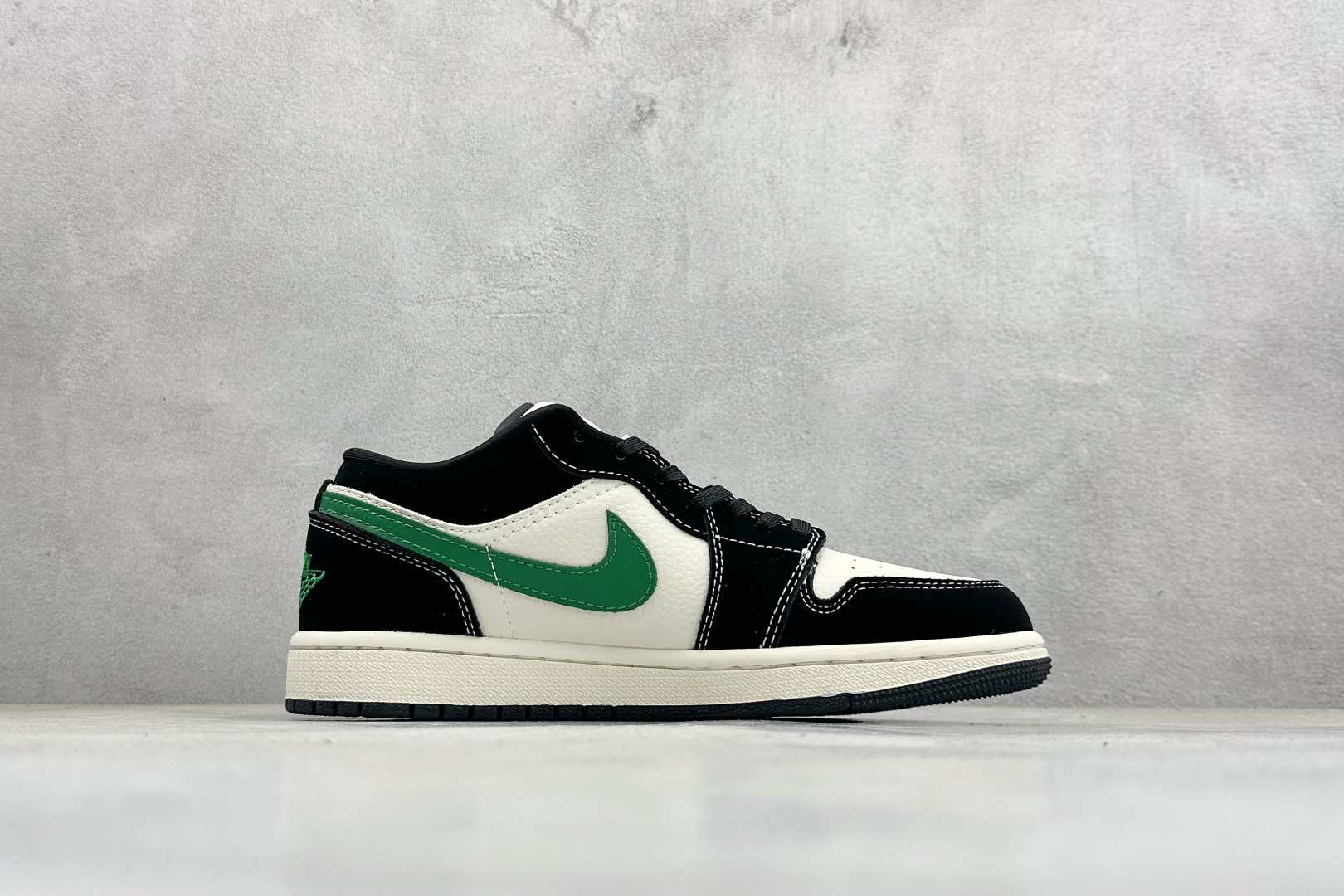 Air Jordan 1 Low AJ1 乔1 SUP联名 高端定制 低帮复古篮球鞋 QJ1988-010 Air Jordan 1 Low AJ1 乔1 SUP联名 高端定制 低帮复古篮球鞋 QJ1988-010
