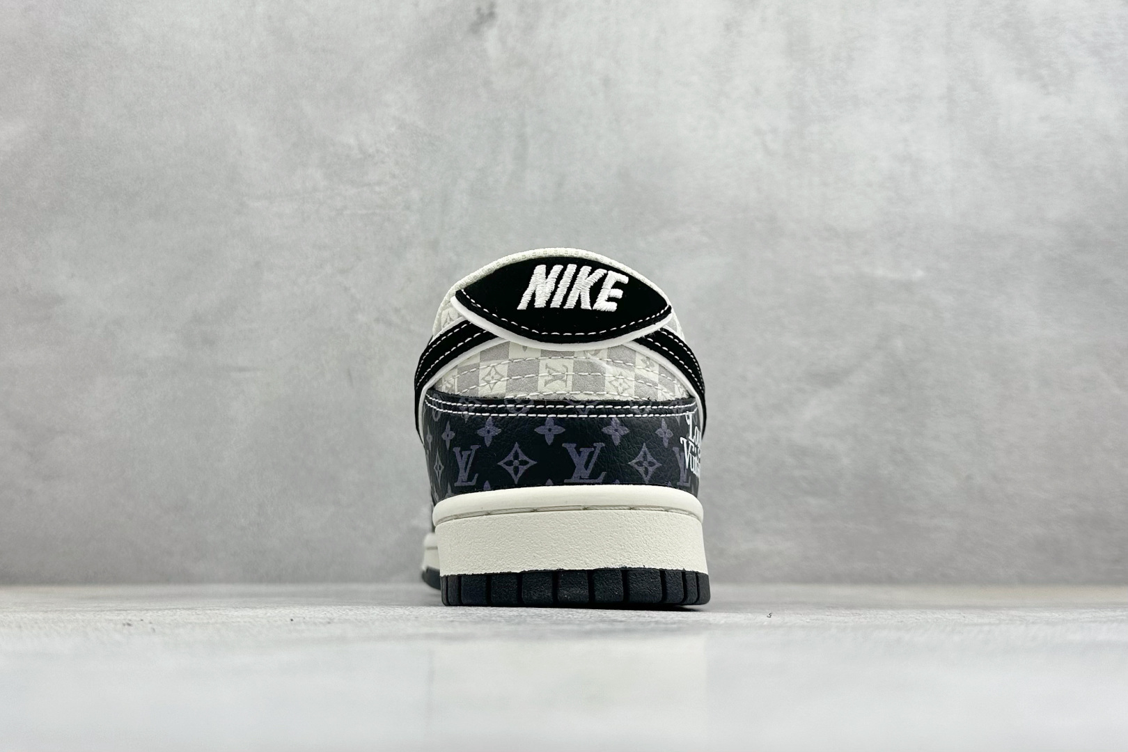 Nike SB Dunk Low 黑白棋盘格 高端定制 低帮休闲板鞋 DN3168-034 Nike SB Dunk Low 黑白棋盘格 高端定制 低帮休闲板鞋 DN3168-034
