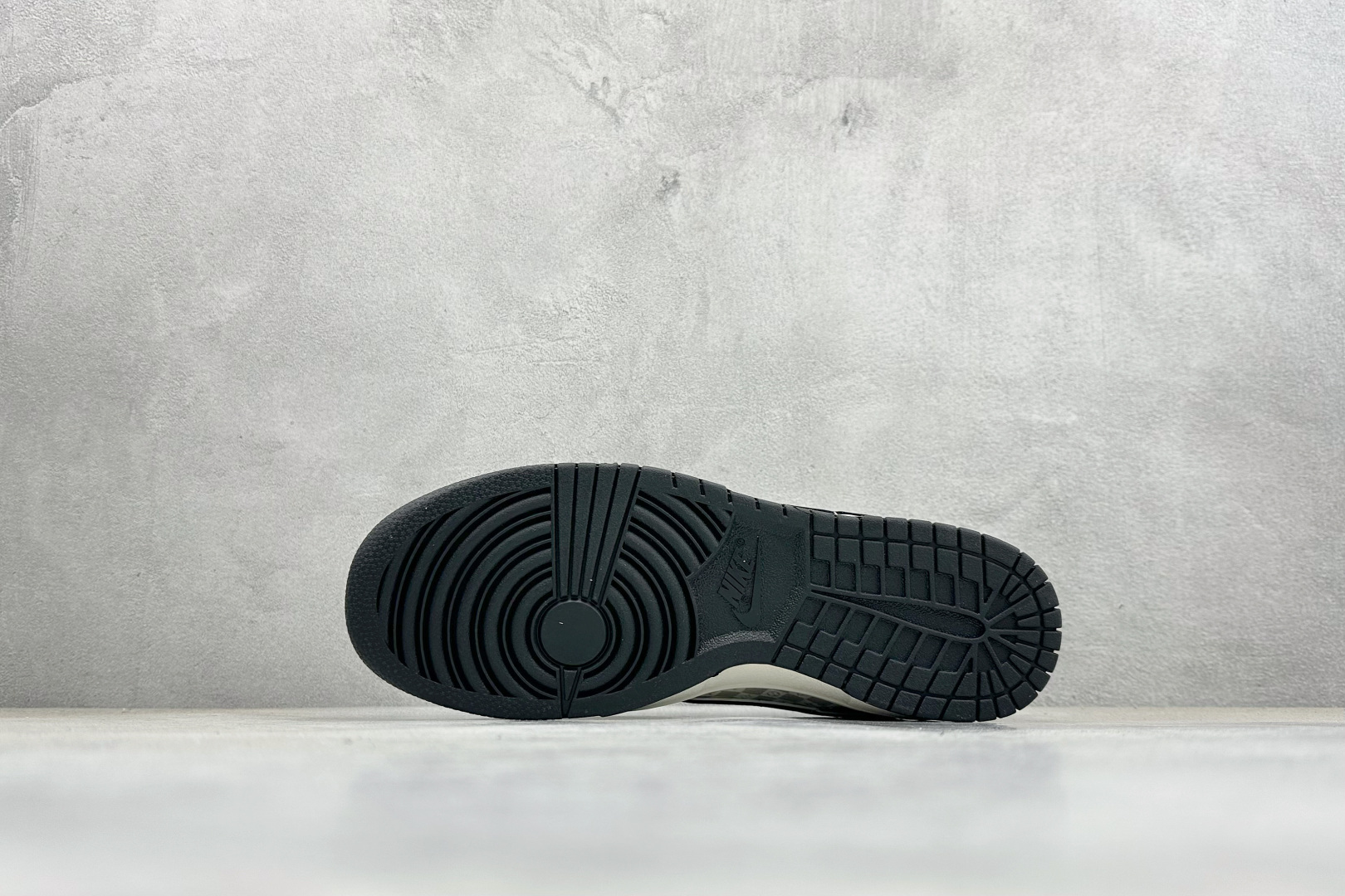 Nike SB Dunk Low 黑白棋盘格 高端定制 低帮休闲板鞋 DN3168-034 Nike SB Dunk Low 黑白棋盘格 高端定制 低帮休闲板鞋 DN3168-034